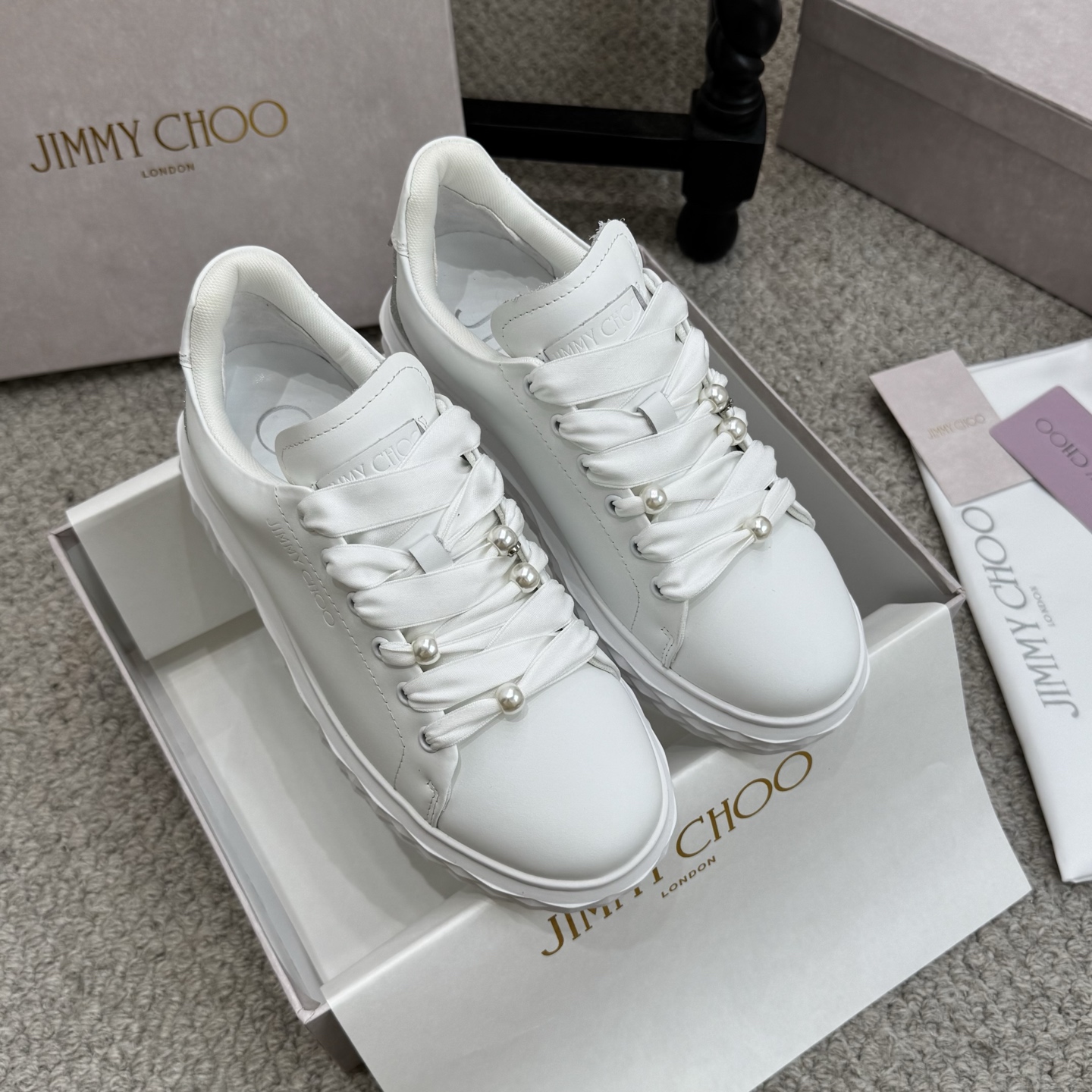 NO:694505,Purchasing-grade Chloe/Chloe 25ss spring and summer new thick-soled white shoes, casual shoes, original soles, Internet celebrity hot style, top leisure vacation series. Big celebrities and Internet celebrities unanimously pursue this style, and it is even out of stock. It is hard to find. An indispensable single item slippers in midsummer, very attractive and fashionable sports style, show your elegance, lightness, slimming and white feet in your way. Fabric: imported cowhide. Lining: sheepskin outsole. Rubber outsole.  Size35-40,loafers,chloe,loewe,loafers,slippers,cowhide,sheepskin19860909代购级 Chloe 克洛伊/蔻依 25ss 春夏季季新款 厚底小白鞋 休闲鞋 原版鞋底,网红爆款,顶级休闲度假系列 大咖网红一致追求此款,更是断货一度难求 盛夏不可缺少的单品拖鞋,上脚极具吸引时髦运动风尚,以你的方式彰显你的优雅、轻便、显瘦、显脚白 面料进口牛皮 内里:羊皮 大底橡胶大底 Size35-40,乐福鞋,chloe,loewe,loafers,slippers,cowhide,sheepskin,Women's Shoes