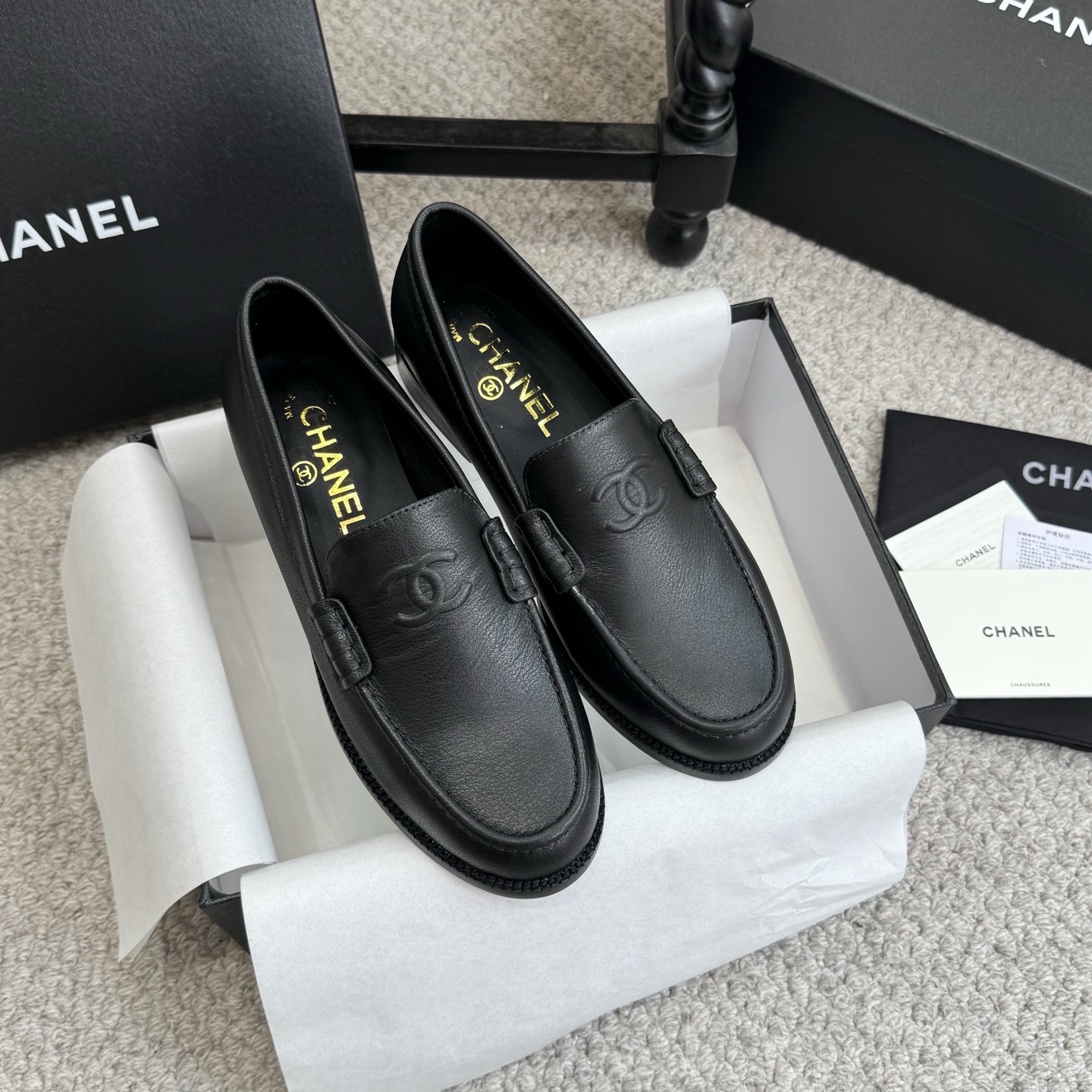 NO:747314,Shoes Chanel 26 Xiaoxiang Spring and Summer New Xiaoxiang Loafers Shoes for Autumn and Winter Chanel's must-have hot styles Goddess series, with the elegant and ladylike temperament of Chanel, super attractive, irresistible, heart-warming... Imported calfskin upper, mixed sheepskin lining, Italian genuine leather outsole Size35-41, loafers, chanel, chanel, loafers, cowhide, sheepskin, Leather soles19860909单鞋 Chanel 26 小香春夏新款 小香乐福鞋 单鞋秋冬 香家必备爆款 女神系列,拥有香家特色优雅名媛气质,超级耐看,让人无法抗拒,心动ing…… 鞋面进口小牛皮  内里混种羊皮 大底意大利真皮大底 Size35-41,乐福鞋,chanel,chanel,loafers,cowhide,sheepskin,Leather soles,Women's Shoes