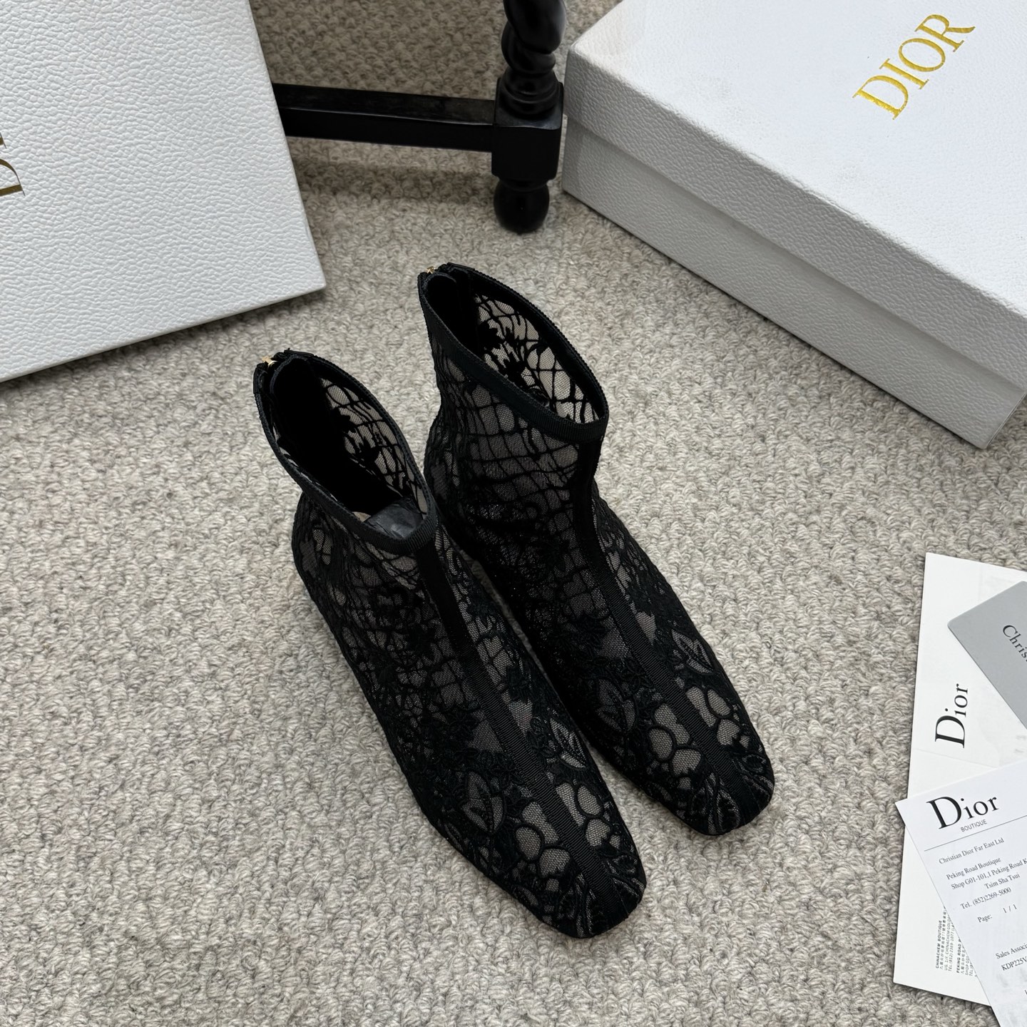 NO:750192,Short boots style Dior Dior2026ss short boots This J'ADIOR embroidered jacquard mesh boots are carefully made of mesh fabric. The tube shape has been tried on and adjusted for a long time. The upper foot is smooth and tangible, making it slimmer and longer [strong] Jacquard embroidered letter logo. The top high-end version in the market. Material: high temperature water-soluble electric embroidery technology fabric + sheepskin lining + Italian genuine leather outsole. Heel height 3.5, standard code 3 4  -43 (34.40.41.42.43. Customized), boots, dior, dior, boots, Leather soles19860909短靴款 迪奥Dior2026ss短靴 这款J'ADIOR 刺绣提花网靴采用网眼织物精心制作,筒形经过长时间试穿和调整,上脚顺畅有形显瘦显长[强] 提花刺绣字母logo 市场顶级高端版本 材质高温水溶电绣科技面料+羊 皮内里+意大利真皮大底 跟高3.5 码数标准码3 4 -43（34.40.41.42.43. 定做),靴子,dior,dior,boots,Leather soles,Women's Shoes