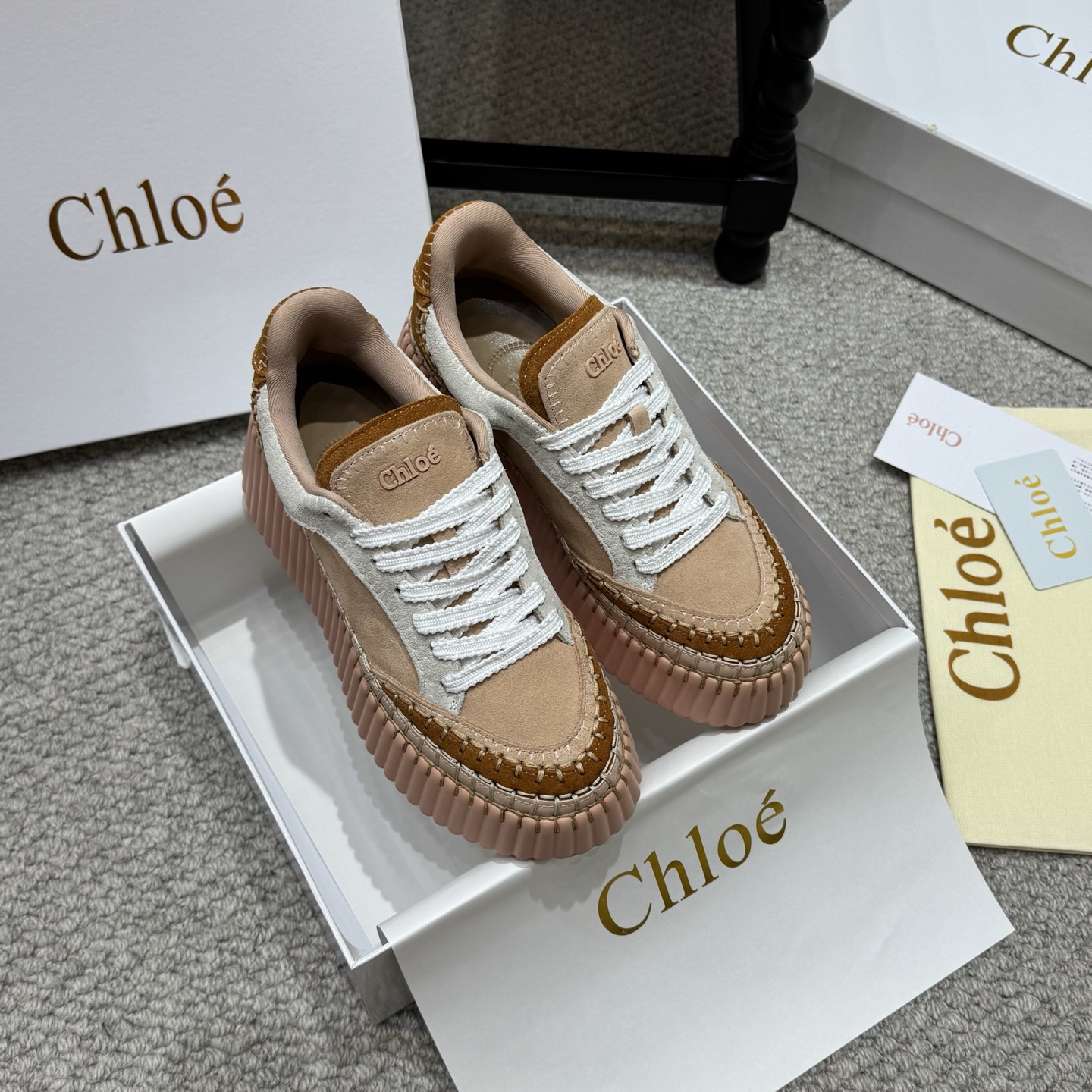 NO:790006,Casual style Chloe's latest sewing mark thread, upgraded version of pure hand-stitched casual shoes... original private model high-density foam soles, artificial Goodyear threading, all positions are just right after matching, all the craftsmanship is consistent with the original material, it is definitely a pair of durable and durable shoes that are necessary for walking in the world!  !  Fabric: cowhide and beef tendon splicing design style is super beautiful. Sheepskin lining. Outsole. Rubber sole. Size35-40, casual shoes/sports shoes, chloe, loewe, sneakers, cowhide, sheepskin19860909休闲款 Chloe（克洛伊）最新的缝马克线 升级版纯手工缝线休闲鞋… 原版私模高密度发泡鞋底 人工固特异手法穿线 配上后所有的位置刚刚好 所有的工艺与材质原版一致 绝对是一双耐穿耐看行走江湖必备利器！！ 面料牛皮牛筋拼接设计风格超级无敌美 内里羊皮 大底橡胶底 Size35-40,休闲鞋/运动鞋,chloe,loewe,sneakers,cowhide,sheepskin,Women's Shoes