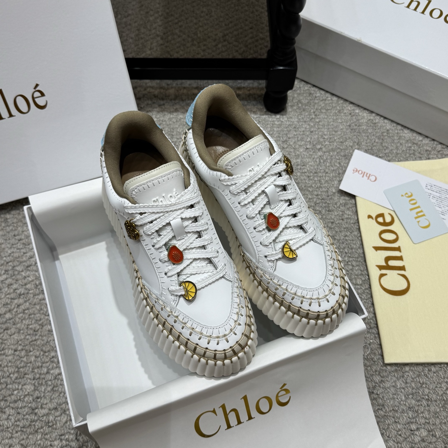 NO:790009,Casual style (with buckle) Chloe's latest sewing mark thread, upgraded version of pure hand-stitched casual shoes... original private model high-density foam soles, artificial Goodyear threading, all positions are just right after matching, all the craftsmanship is consistent with the original material, it is definitely a pair of durable and durable shoes that are necessary for walking in the world!  !  Fabric: cowhide and beef tendon splicing design style is super beautiful. Sheepskin lining. Outsole. Rubber sole. Size35-40, casual shoes/sports shoes, chloe, loewe, sneakers, cowhide, sheepskin19860909休闲款(配扣) Chloe（克洛伊）最新的缝马克线 升级版纯手工缝线休闲鞋… 原版私模高密度发泡鞋底 人工固特异手法穿线 配上后所有的位置刚刚好 所有的工艺与材质原版一致 绝对是一双耐穿耐看行走江湖必备利器！！ 面料牛皮牛筋拼接设计风格超级无敌美 内里羊皮 大底橡胶底 Size35-40,休闲鞋/运动鞋,chloe,loewe,sneakers,cowhide,sheepskin,Women's Shoes