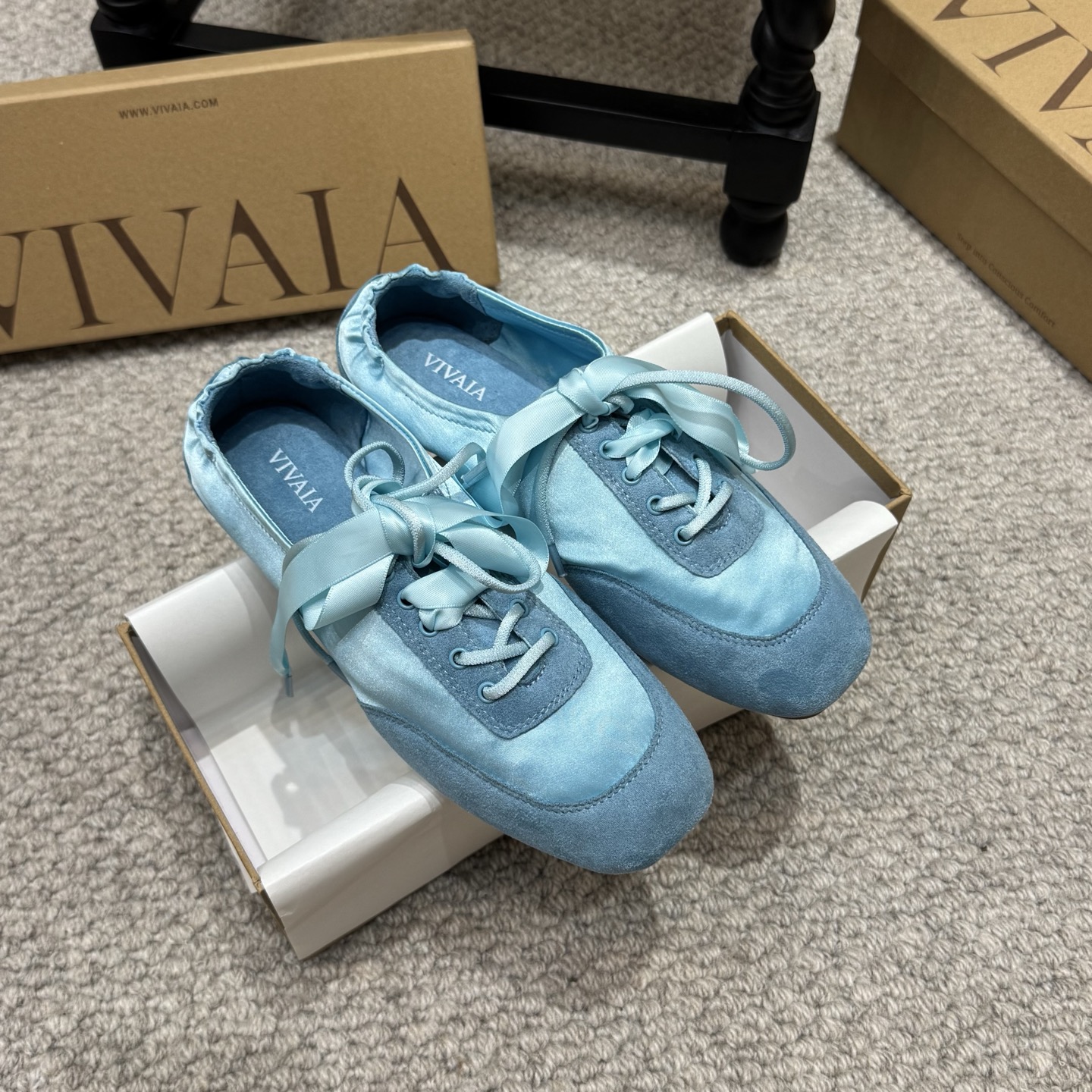 NO:790011,Niche style Vivaia｜ss26 ballet shoes Bella's same style is available~very easy to wear~ VIVAIA's latest spring and summer Mary Jane shoes are popular with many celebrity Internet celebrities. Comfortable, environmentally friendly and fashionable. The same style as Jennie, the core shoe brand of the brand. The design is simple and highly brand-recognizable. The luxurious texture will make you fall in love. If you don't want to match the same style on the street, you can check out this brand. It is relatively niche but is so easy to match with ins. This brand can be seen everywhere in Xiaohongshu.  Original one-to-one customized upper material Original non-slip outsole Size35-40, ballet shoes, mary jane19860909小众款 Vivaia｜ss26芭蕾舞鞋 Bella同款种草了～巨好穿～ VIVAIA春夏最新款玛丽珍鞋 超多明星网红种草 舒适、环保、时尚 为品牌核心的鞋履品牌Jennie同款 设计简约 极具品牌辨识度 奢华的质感让你爱不释手 不想满大街撞款的可以看看这个品牌 比较小众却又是那么好搭配 ins 小红书随处可见这个品牌的身影 原版一比一定制鞋面材料 原版防滑大底 Size35-40,芭蕾舞鞋,mary jane,Women's Shoes