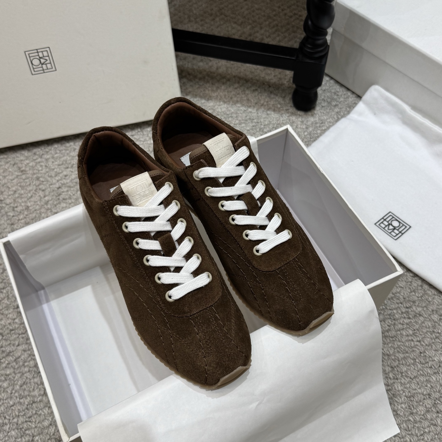 NO:819529,Niche style Toteme new summer casual slippers, breathable and comfortable, minimalist, fashionable and versatile, high-quality material cowhide, cowhide lining, outsole original outsole Size35-41 (40.41 custom-made), casual shoes/sports shoes, sneakers, slippers19860909小众款 Toteme 新款夏季休闲拖鞋,透气舒适 极简主义 时尚百搭 高品质材质牛猄, 内里牛里 大底原版大底 Size35-41（40.41定做）,休闲鞋/运动鞋,sneakers,slippers,Women's Shoes