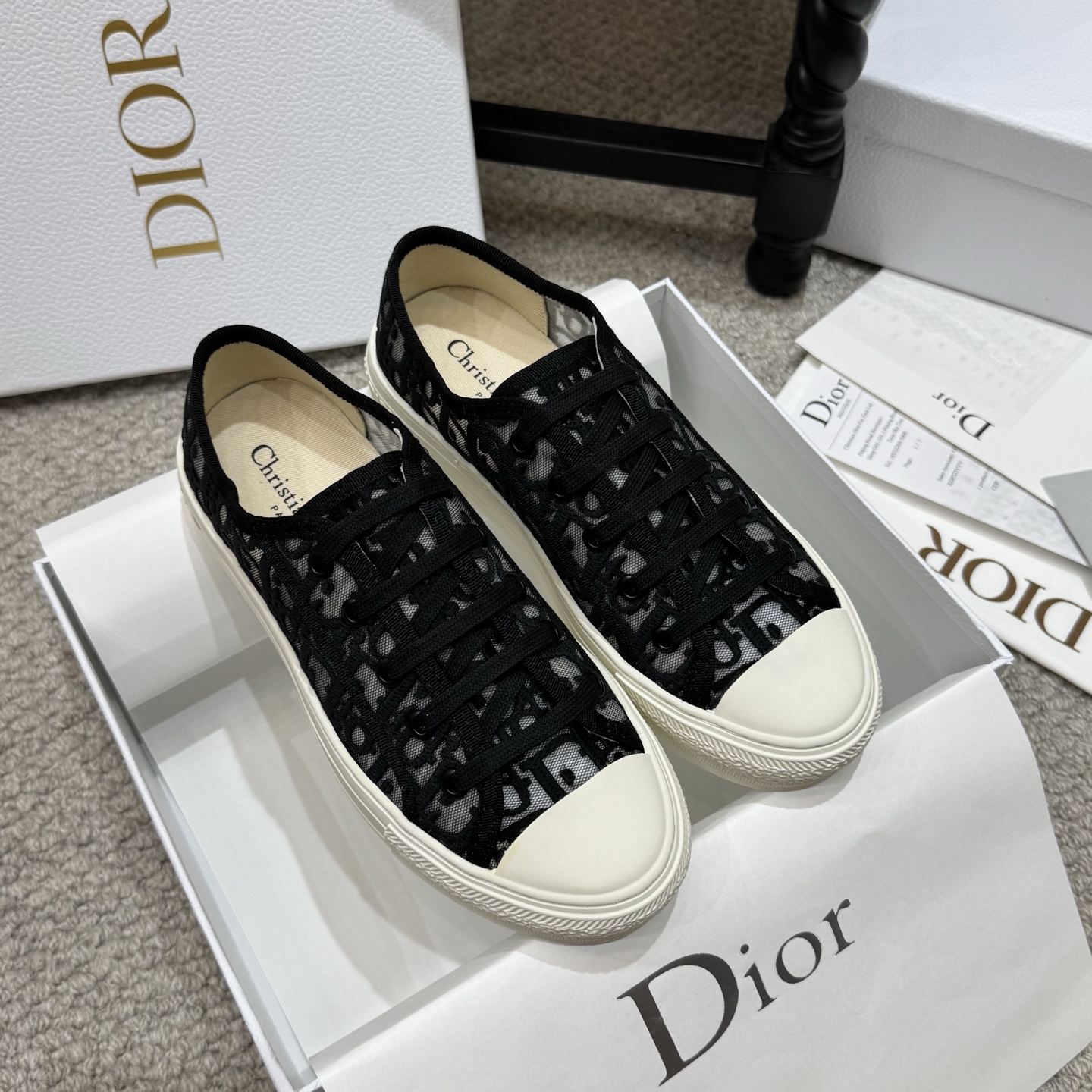 NO:819498,High quality (thin sole) Dior 2026 new Walk ‘n’ thick-soled embroidered sneakers, made of cotton fabric, decorated with multi-color embroidery technology to make it more refined, with a comfortable white rubber sole, tongue and laces decorated with Christian Dior logo. Mixed sheepskin lining, cowhide feet. Size: 35-40 (34.41 custom-made), casual shoes/sneakers, dior, sneakers, cowhide, sheepskin19860909高品质（薄底) Dior2026新款Walk ‘n’厚底刺绣运动鞋,采用棉质面料,饰以多色刺绣工艺更显精致,搭配舒适白色橡胶一底,鞋舌和鞋带采用Christian Dior标志装饰. 混种羊皮内里,牛皮垫脚.  Size:35-40（34.41定做）,休闲鞋/运动鞋,dior,sneakers,cowhide,sheepskin,Women's Shoes