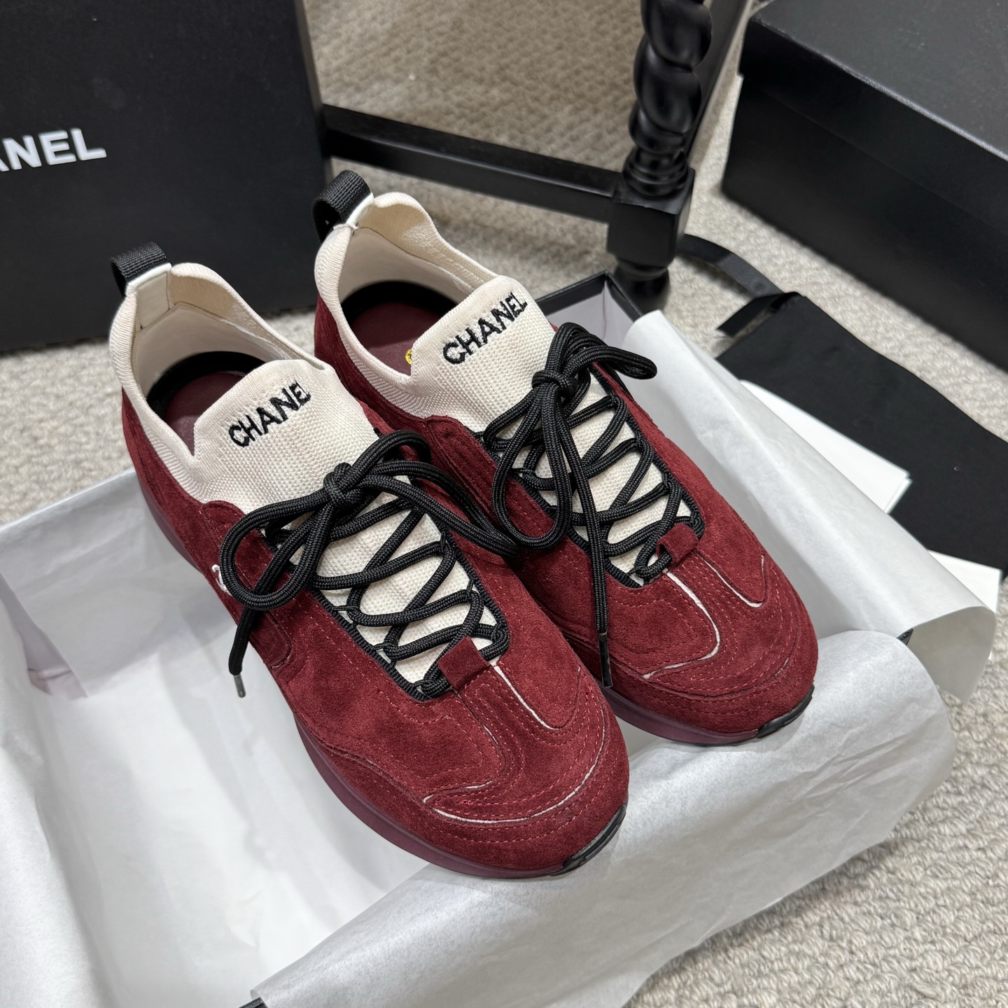 NO:900910,Popular casual shoes Chanel｜Chanel's latest socks with contrasting color sneakers... Deerskin spliced ​​socks are retro and high-end. Double C logo blessing, full of recognition, delicate leather, solid workmanship, can be worn for daily outings, dates, and commuting. The uppers are frosted cowhide spliced ​​socks!  Sheepskin lining, original molded rubber foam outsole Size35-40 (customized for 40), casual shoes/sports shoes, chanel, chanel, sneakers, cowhide, sheepskin, socks19860909爆款休闲鞋 Chanel｜香奈儿最新款袜子撞色运动鞋 ... 鹿皮拼接袜套复古又高级 双C logo加持 辨识度拉满 皮质细腻 做工扎实 日常出街 约会 通勤都能穿 鞋面磨砂皮牛皮拼接袜套！ 内里羊皮 原版开模橡胶发泡大底 Size35-40（40定做）,休闲鞋/运动鞋,chanel,chanel,sneakers,cowhide,sheepskin,socks,Women's Shoes