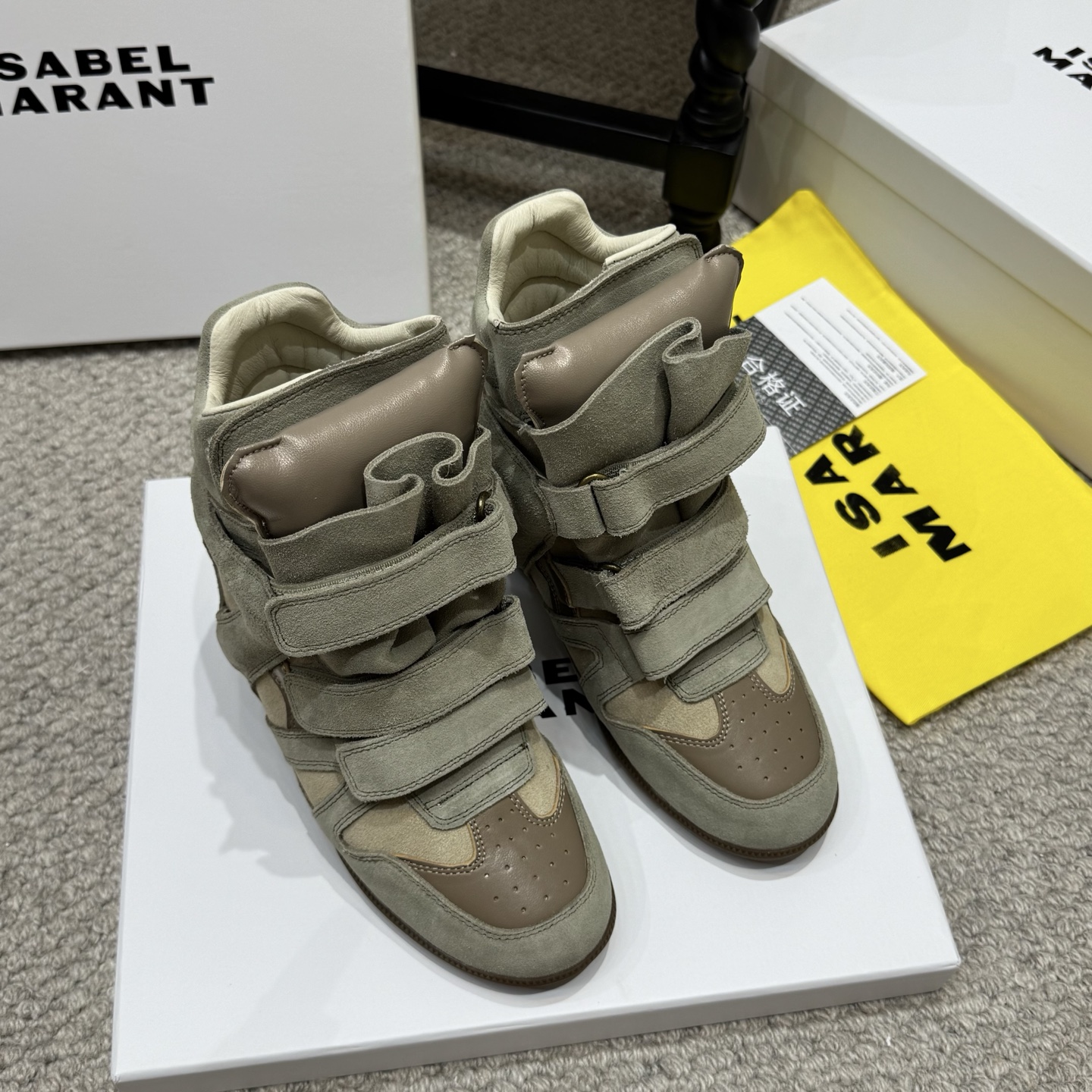NO:900932,Height-increasing model ISABEL MARANT Isabel's latest high-top shoes for autumn and winter. Hotly recommended by many celebrity bloggers. A perfect height-increasing artifact. A pair of simple yet high-end high-top shoes. Original 1:1 replica details. Hidden line outsole!  It feels particularly comfortable on your feet and can be worn with any outfit!  Super suitable for street photography, easy to wear and stylish, 6CM higher inside, original molded rubber outsole, Size 35-41 (customized at 40.41), boots, boots19860909增高款 ISABEL MARANT 伊莎贝尔秋冬最新款高帮鞋 超多明星网红博主热推款 妥妥的增高神器 一双简单又不失高级的高帮鞋 原版1:1复刻细节 隐线大底！脚感特别舒适 随意百搭！超级适合街拍好穿有型 内增高6CM 原版开模橡胶大底 Size35-41（40.41定做）,靴子,boots,Women's Shoes
