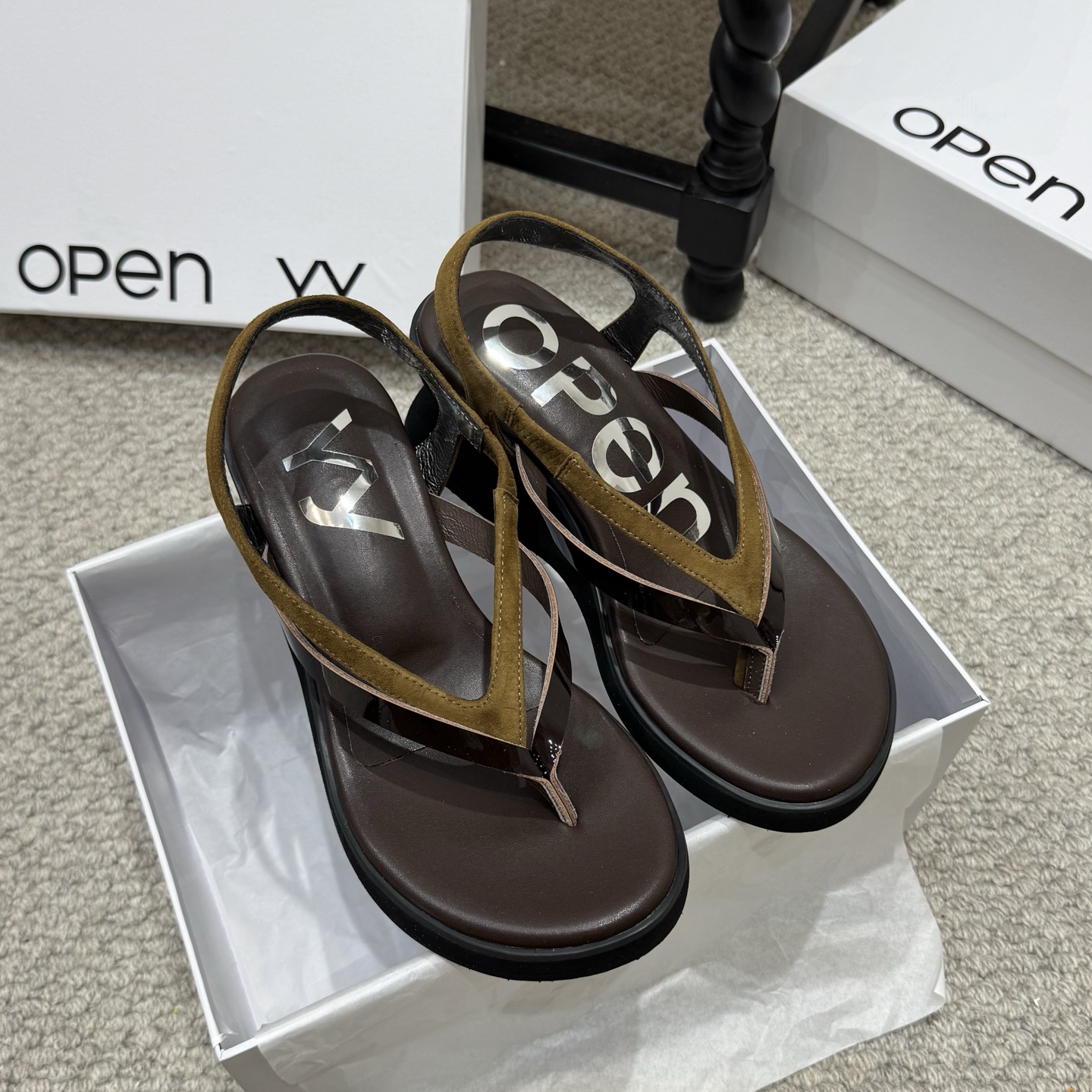 NO:924464,OPENYY Korean designer brand wedge-heeled double-strap flip-flop sandals SalyHouse... Fully leather spliced upper, widened thong toe, back strap for better fit, three colors available, soft and non-slip sole, versatile for commuting and travel, easy to handle Korean style relaxed atmosphere, upper with Yangjing beads, genuine leather lining, sole with wear-resistant velvet and rubber foam, heel height 6.5cm  Size34-40, split-toe shoes, sandals, sheep19860909小众款 OPENYY韩国设计师品牌坡跟双带人字拖凉鞋SalyHouse... 全真皮拼接鞋面 夹趾加宽 后绊带更贴合 三色可选 鞋底柔软防滑 通勤出游百搭款 轻松拿捏韩系松弛氛围感 鞋面羊京加开边珠 内里真皮内里 鞋底耐磨绒加橡胶发泡 跟高6.5cm Size34-40,分趾鞋,sandals,sheep,Women's Shoes