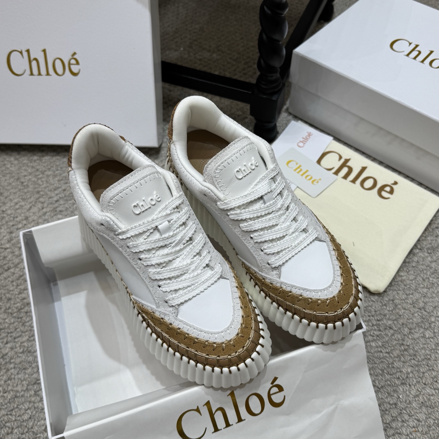 NO:924496,Casual style Chloe's latest sewing mark thread, upgraded version of pure hand-stitched casual shoes... original private model high-density foam soles, artificial Goodyear threading, all positions are just right after matching, all the craftsmanship is consistent with the original material, it is definitely a pair of durable and durable shoes that are necessary for walking in the world!  !  Fabric: cowhide and beef tendon splicing design style is super beautiful. Sheepskin lining. Outsole. Rubber sole. Size35-40, casual shoes/sports shoes, chloe, loewe, sneakers, cowhide, sheepskin19860909休闲款 Chloe（克洛伊）最新的缝马克线 升级版纯手工缝线休闲鞋… 原版私模高密度发泡鞋底 人工固特异手法穿线 配上后所有的位置刚刚好 所有的工艺与材质原版一致 绝对是一双耐穿耐看行走江湖必备利器！！ 面料牛皮牛筋拼接设计风格超级无敌美 内里羊皮 大底橡胶底 Size35-40,休闲鞋/运动鞋,chloe,loewe,sneakers,cowhide,sheepskin,Women's Shoes