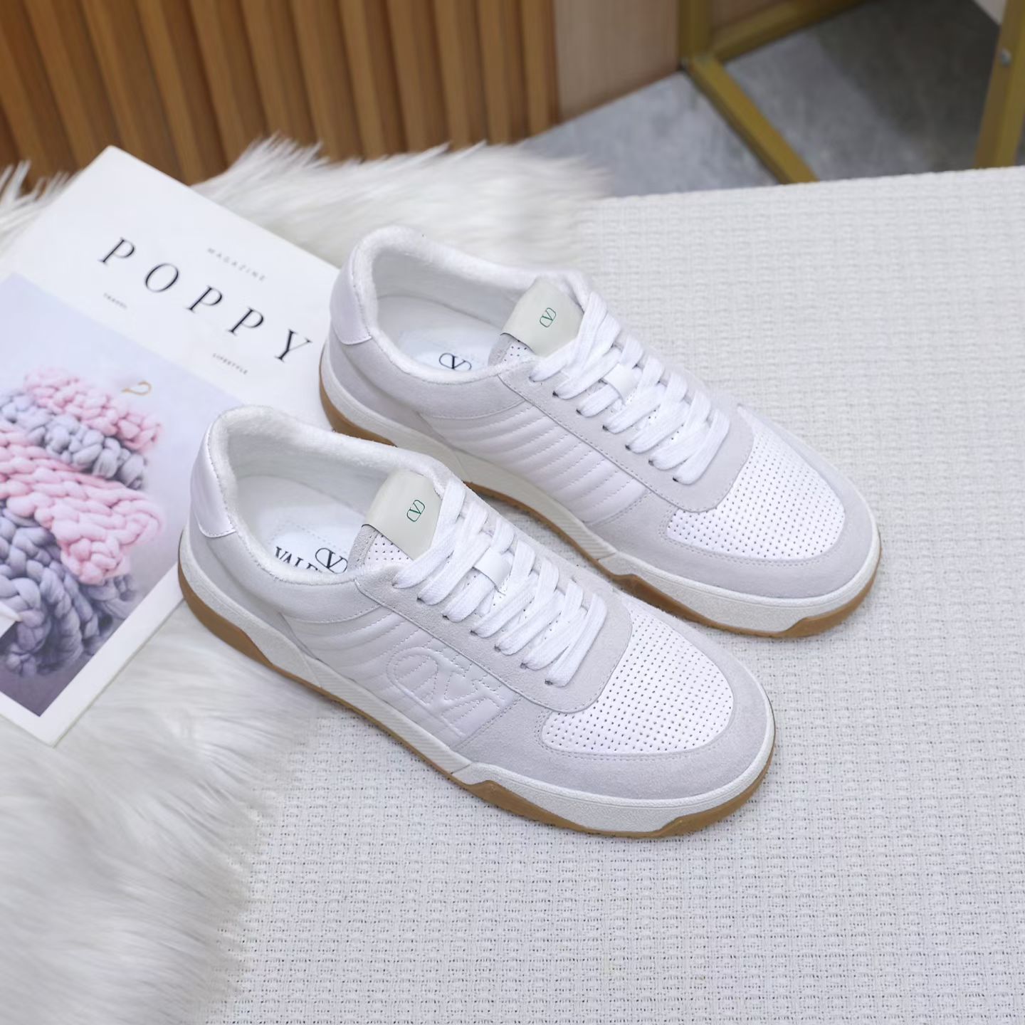 NO:615607,New style VALENTINO leather casual sneakers for all seasons, color white, black, orange, size 39 to 46, casual shoes/sneakers, valentino, valentino, sneakers, cowhide19860909上新款华伦天VALENTINO 牛皮休闲运动鞋四季鞋,颜色白色、黑色、橙色,码数39到46,,休闲鞋/运动鞋,valentino,valentino,sneakers,cowhide,Women's Shoes