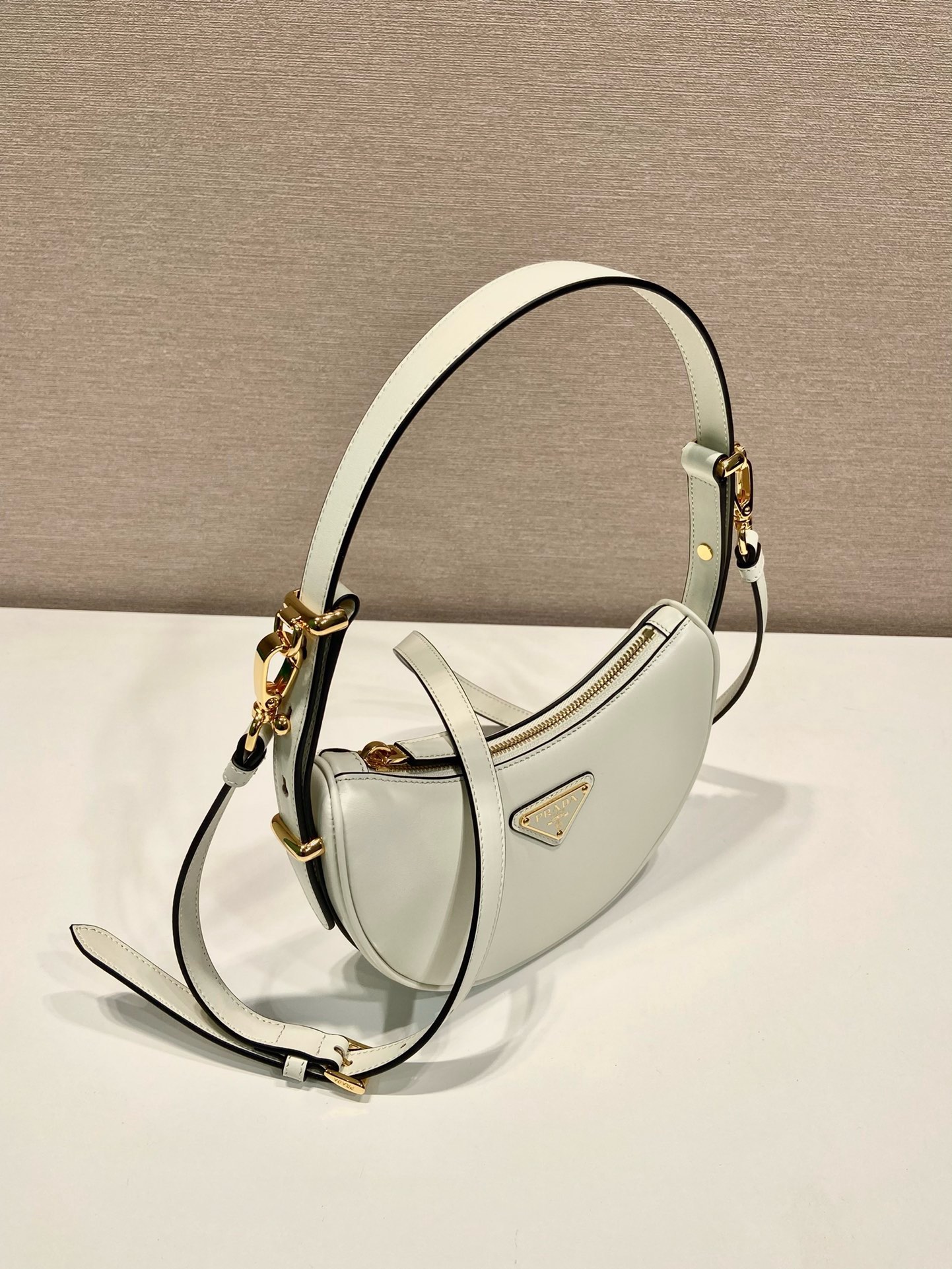 Prada Moon Leather Shoulder Bag, 18 cm - Chic & Versatile Crossbody Handbag 3 i1745648071 9919 0