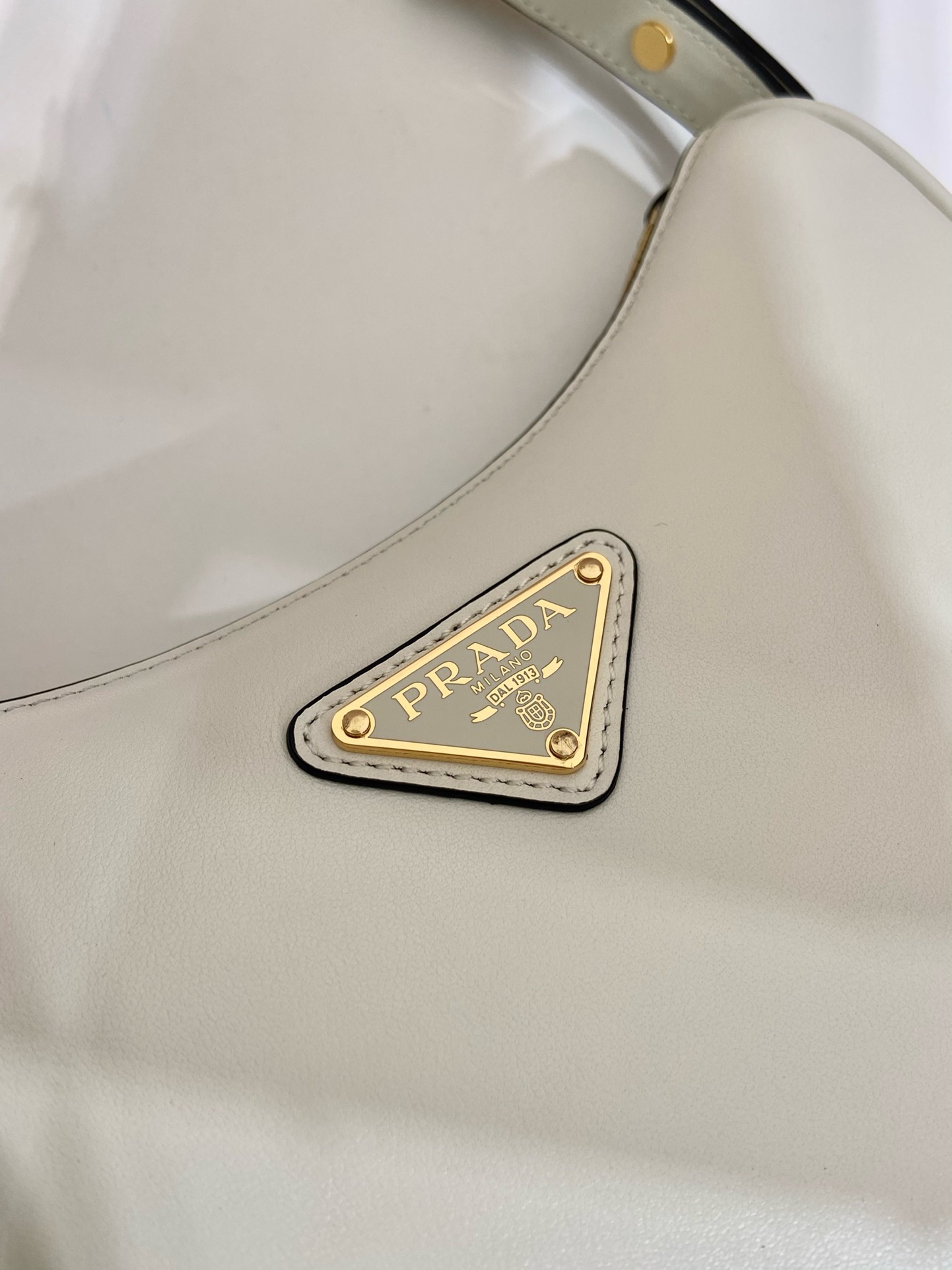 Prada Moon Leather Shoulder Bag, 18 cm - Chic & Versatile Crossbody Handbag 7 i1745648072 6945 4