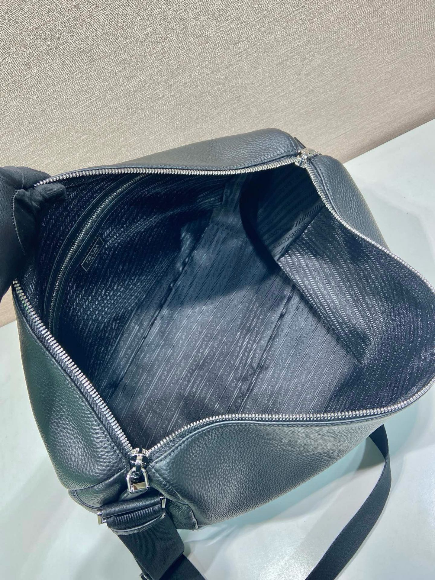 Prada 2VH185 Large Leather Messenger Bag | Stylish & Functional 9 i1745996963632 98 0 7