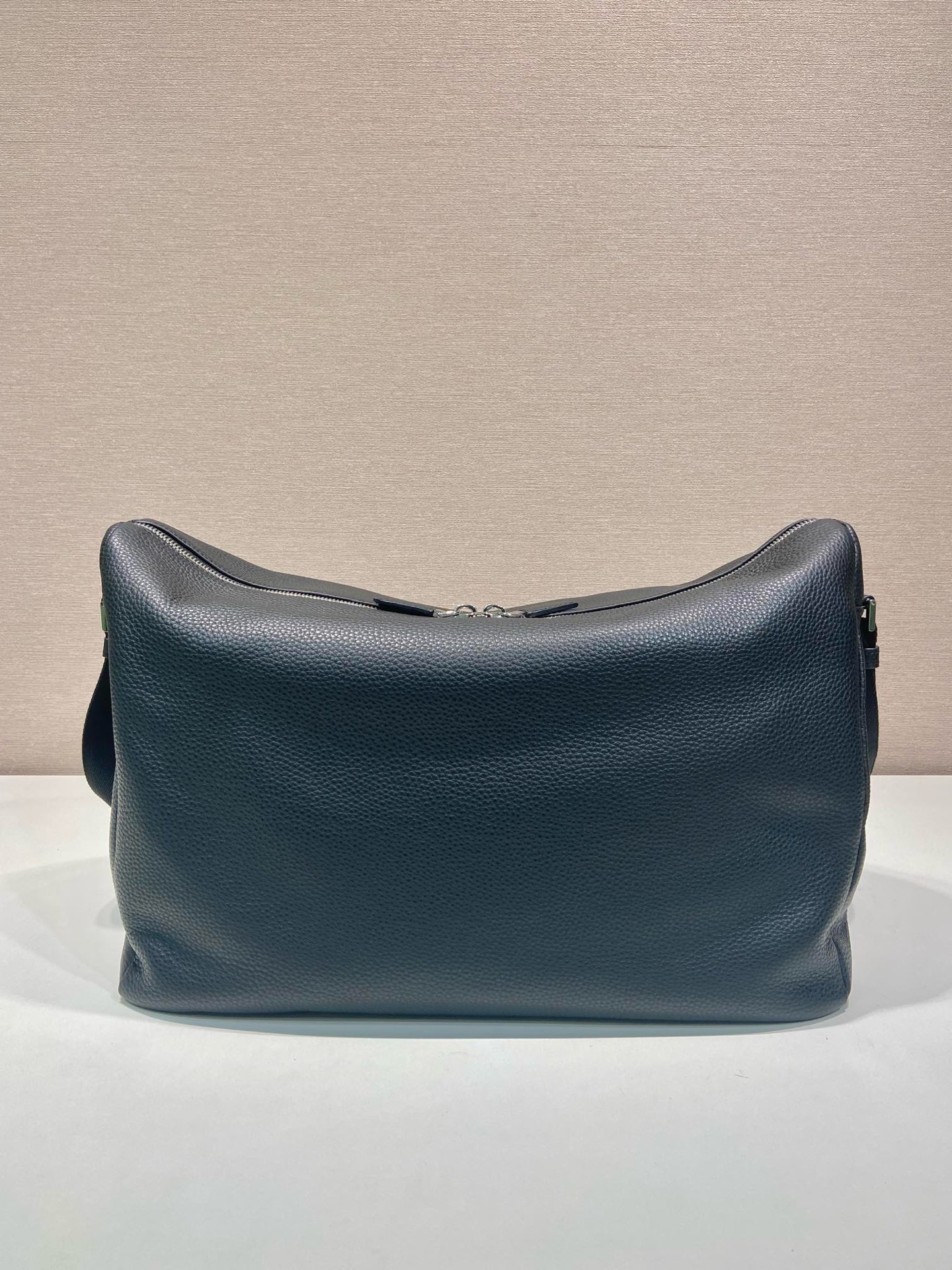 Prada 2VH185 Large Leather Messenger Bag | Stylish & Functional 5 i1745996963633 1058 0 3