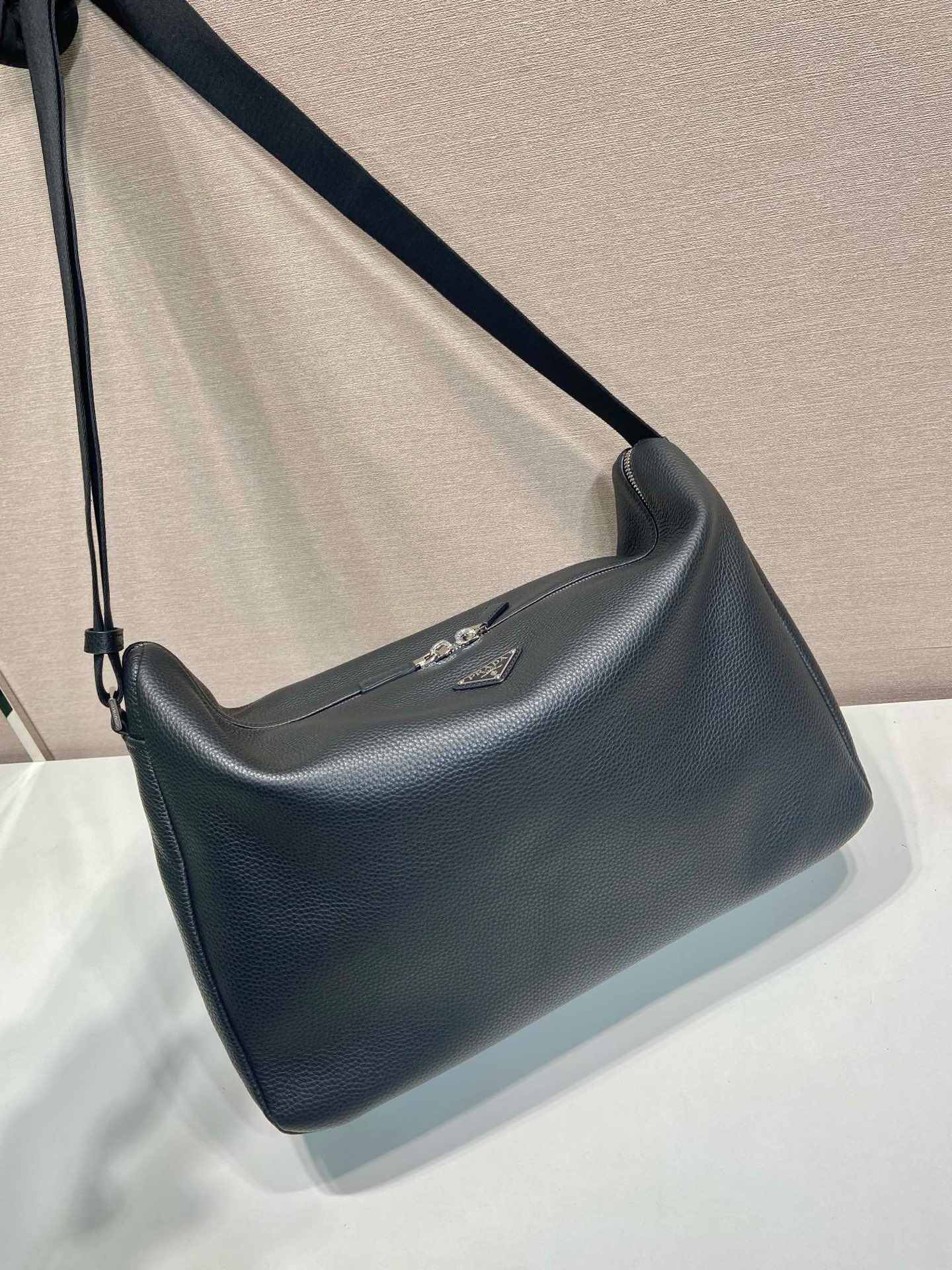 Prada 2VH185 Large Leather Messenger Bag | Stylish & Functional 6 i1745996966188 8210 0 4