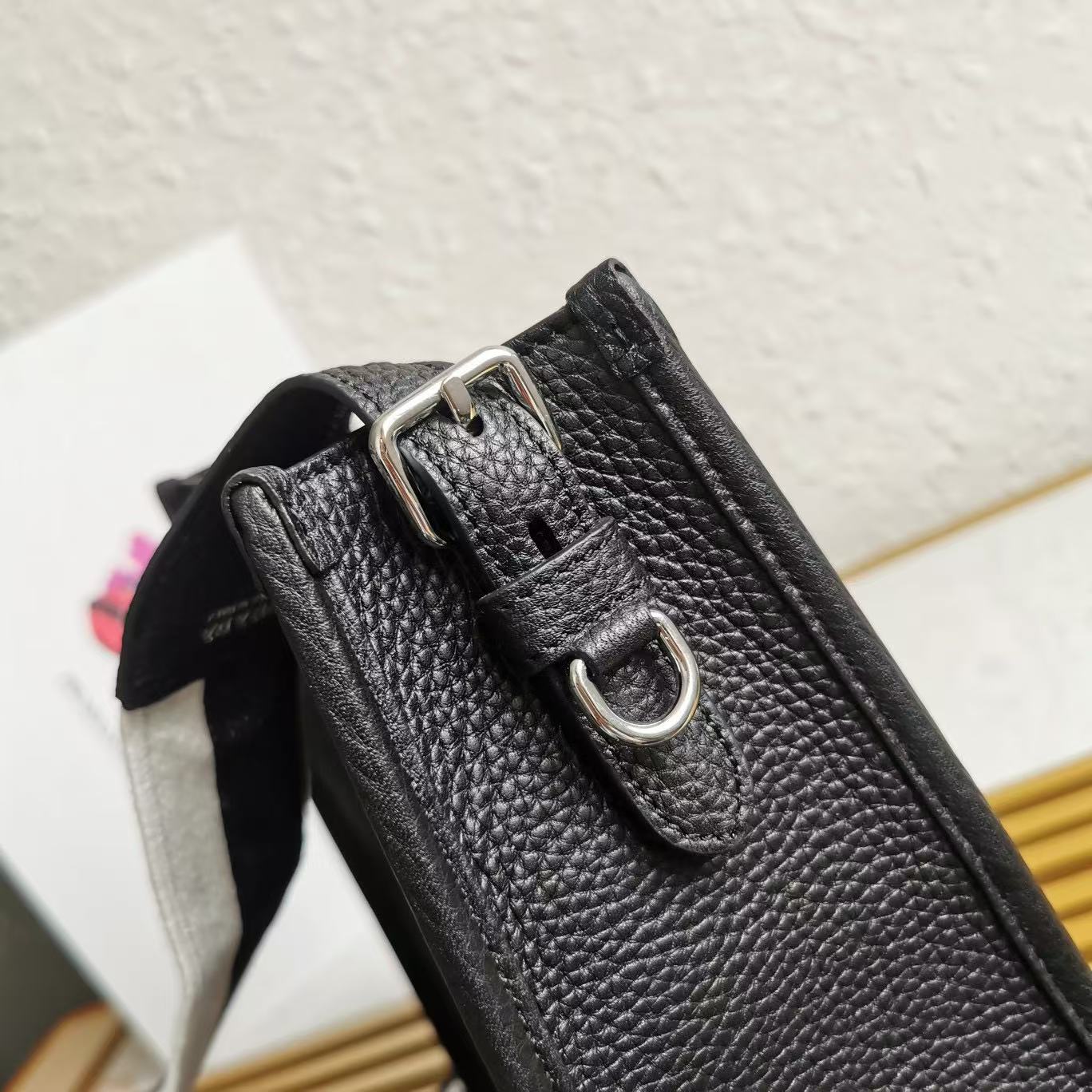 Prada Leather Mini Shoulder Bag with Logo Strap - Modern & Stylish 7 i1746601060578 2121 0 6