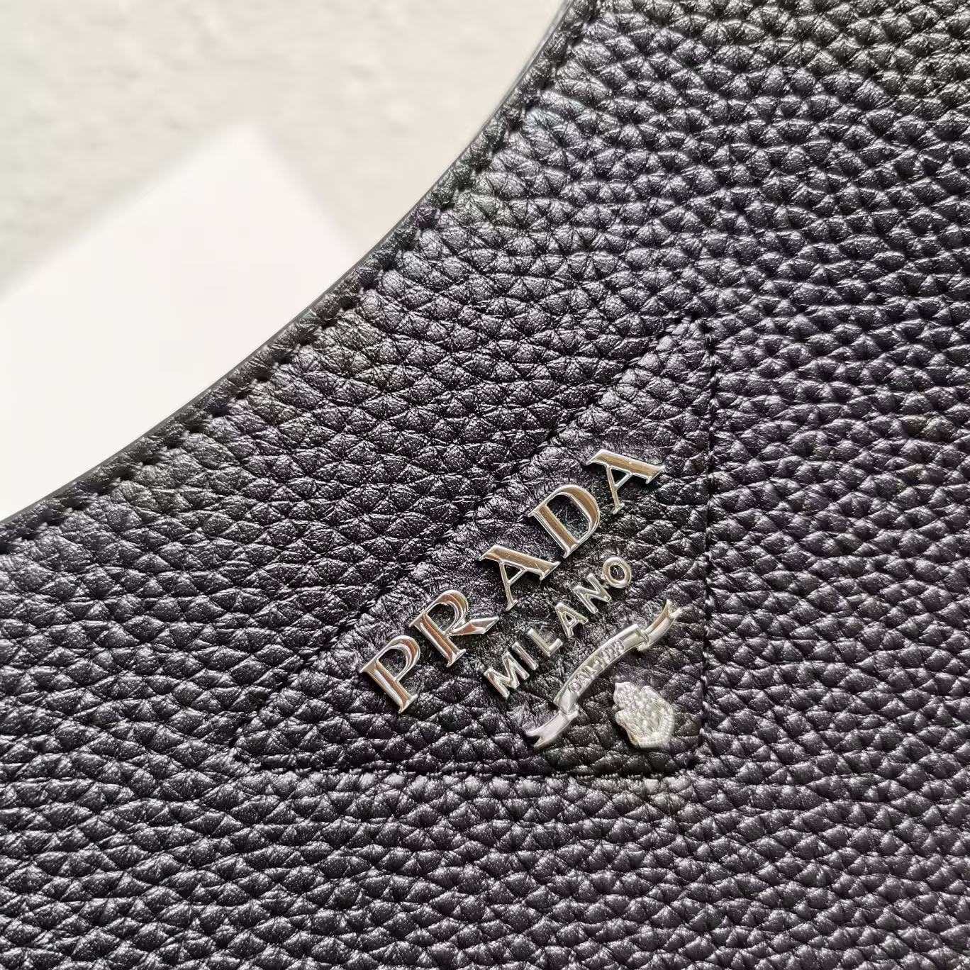 Prada Leather Mini Shoulder Bag with Logo Strap - Modern & Stylish 5 i1746601062192 1468 0 4