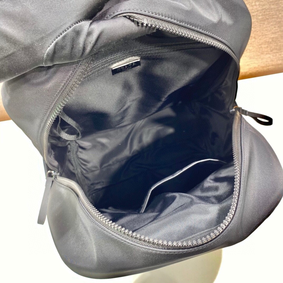 Prada 2VZ085 Black Nylon Backpack with Exterior Zip Pocket and Adjustable Straps 8 i1748498557363 4269 0 7