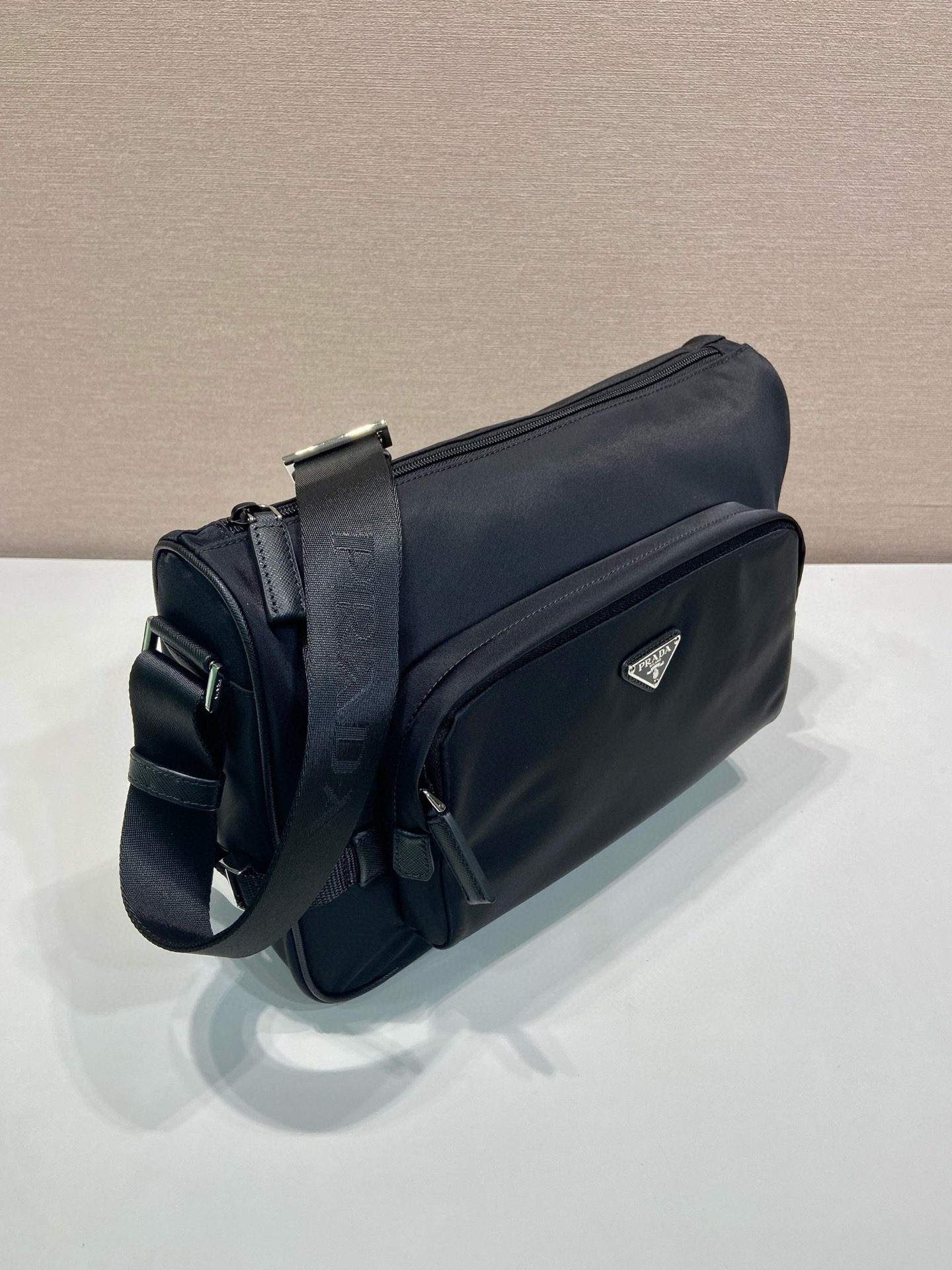 Prada Re-Nylon Messenger Bag - Black - 2VH191 Large Size, 35x22x12cm 2 i1751009381936 9324 0 1