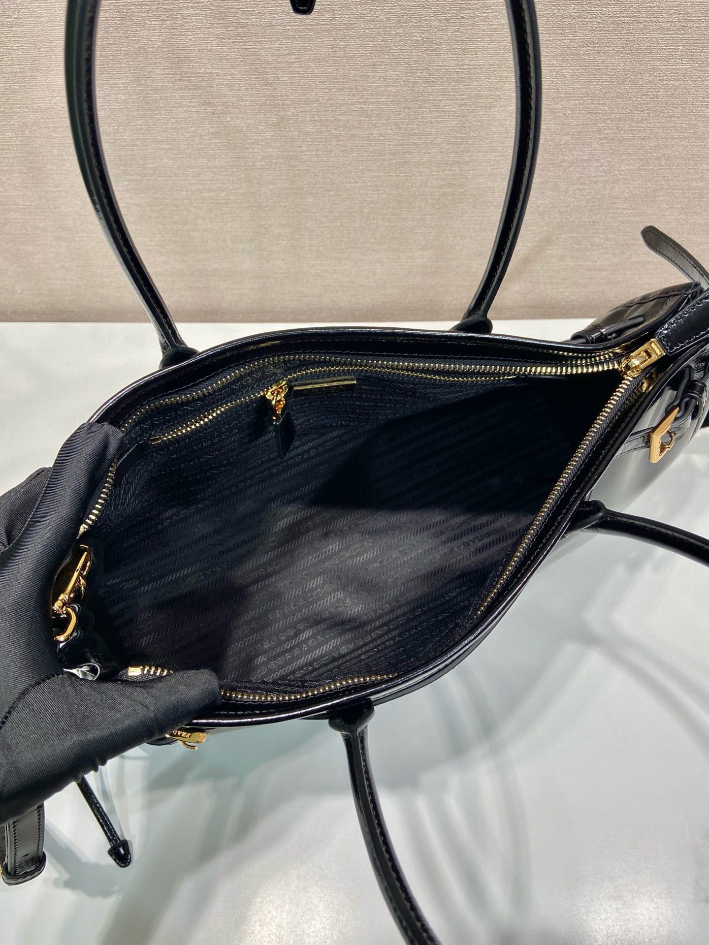 Prada 1BA433 Large Black Leather Handbag/Shoulder Bag with Detachable Strap 8 i1751346502449 3317 0 7