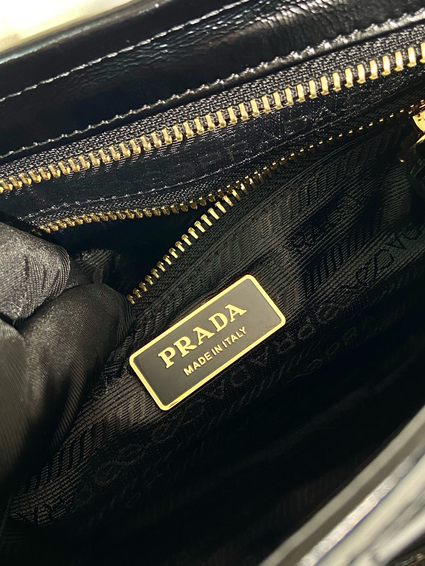 Prada 1BA426 Small Handbag in Black Leather with Detachable Strap 10 i1751349999879 7500 0 8