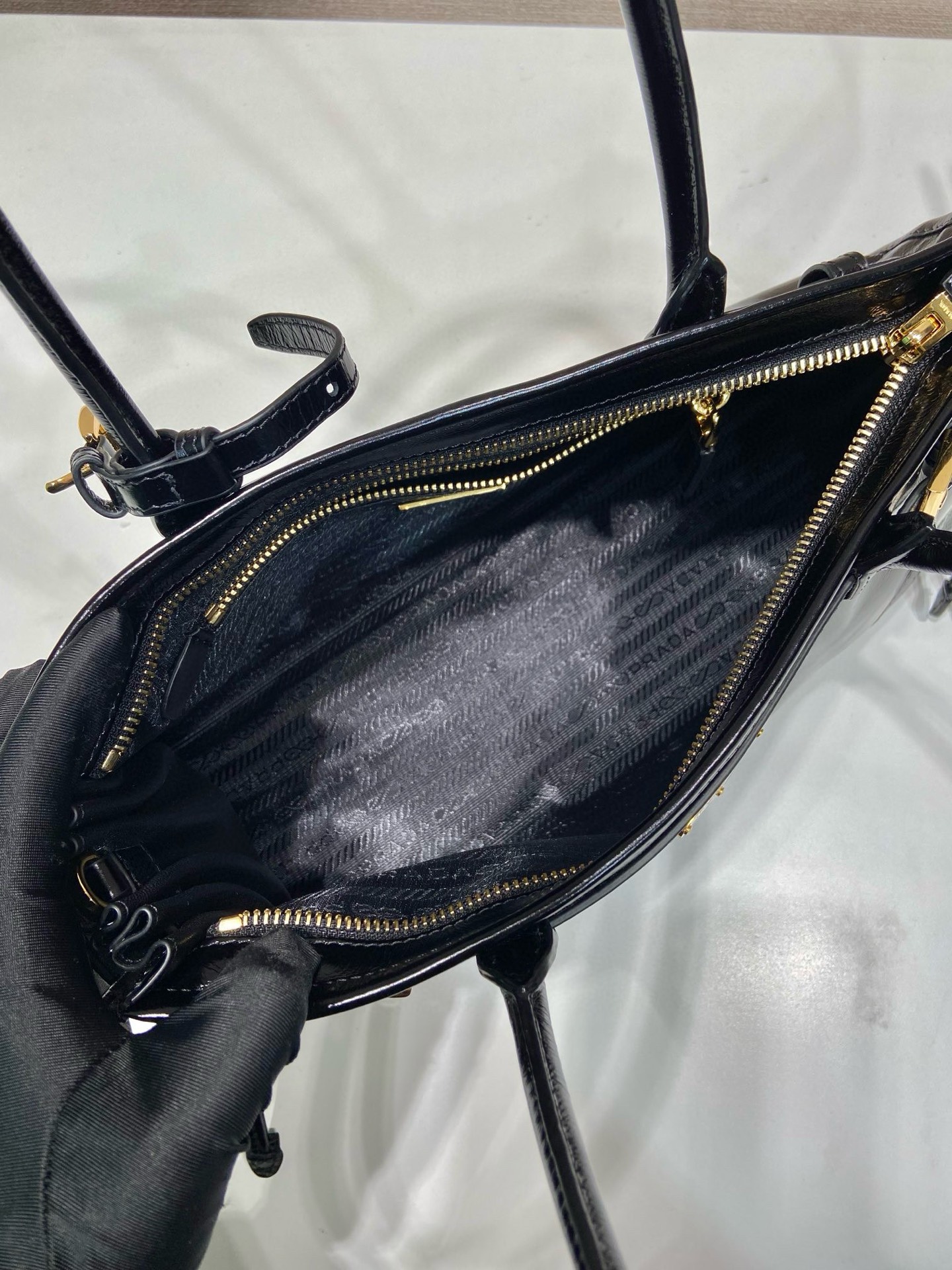 Prada 1BA426 Small Handbag in Black Leather with Detachable Strap 9 i1751349999887 7122 0 7