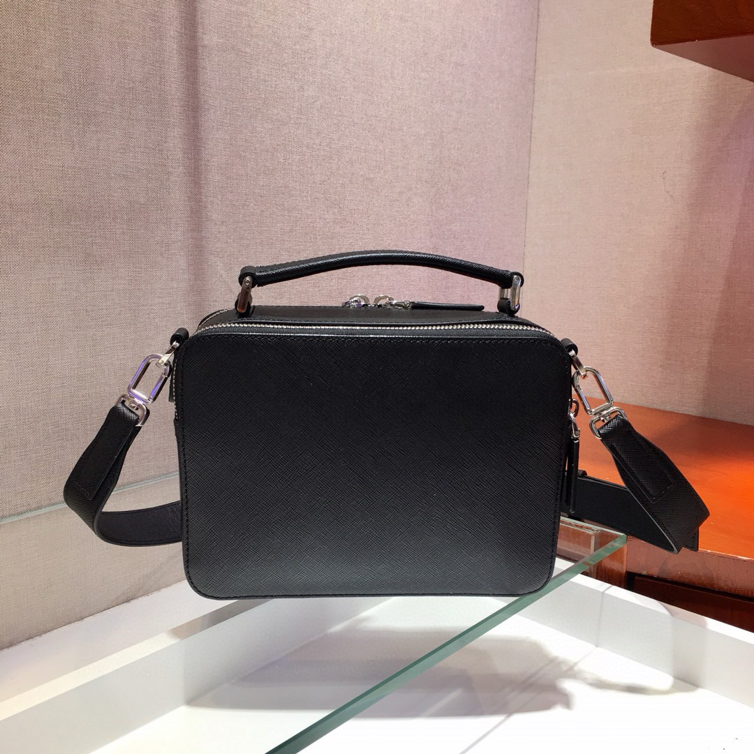 Prada Saffiano Leather Messenger Bag - Stylish & Functional Design 4 i1753775492103 6224 0 3