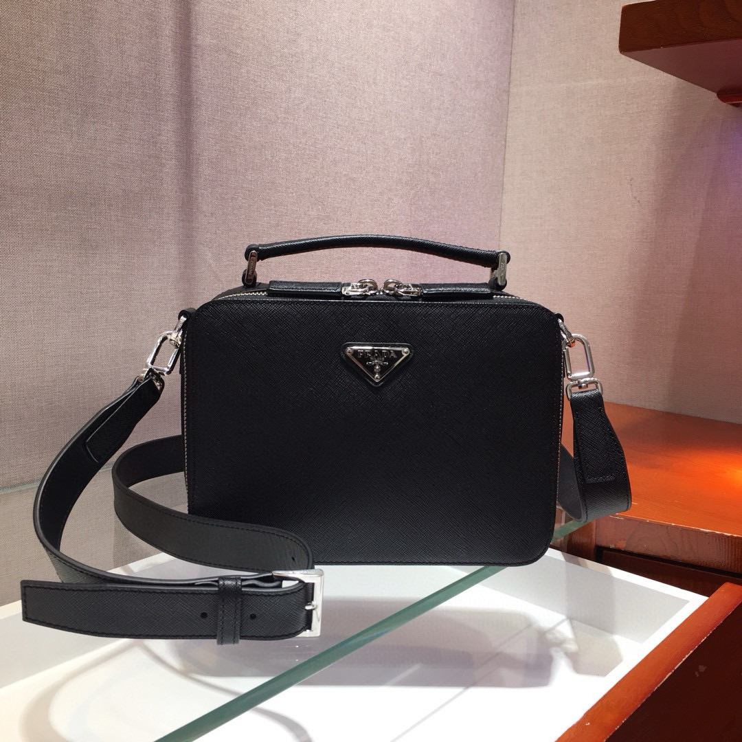 Prada Saffiano Leather Messenger Bag - Stylish & Functional Design 1 i1753775492103 679 0 0