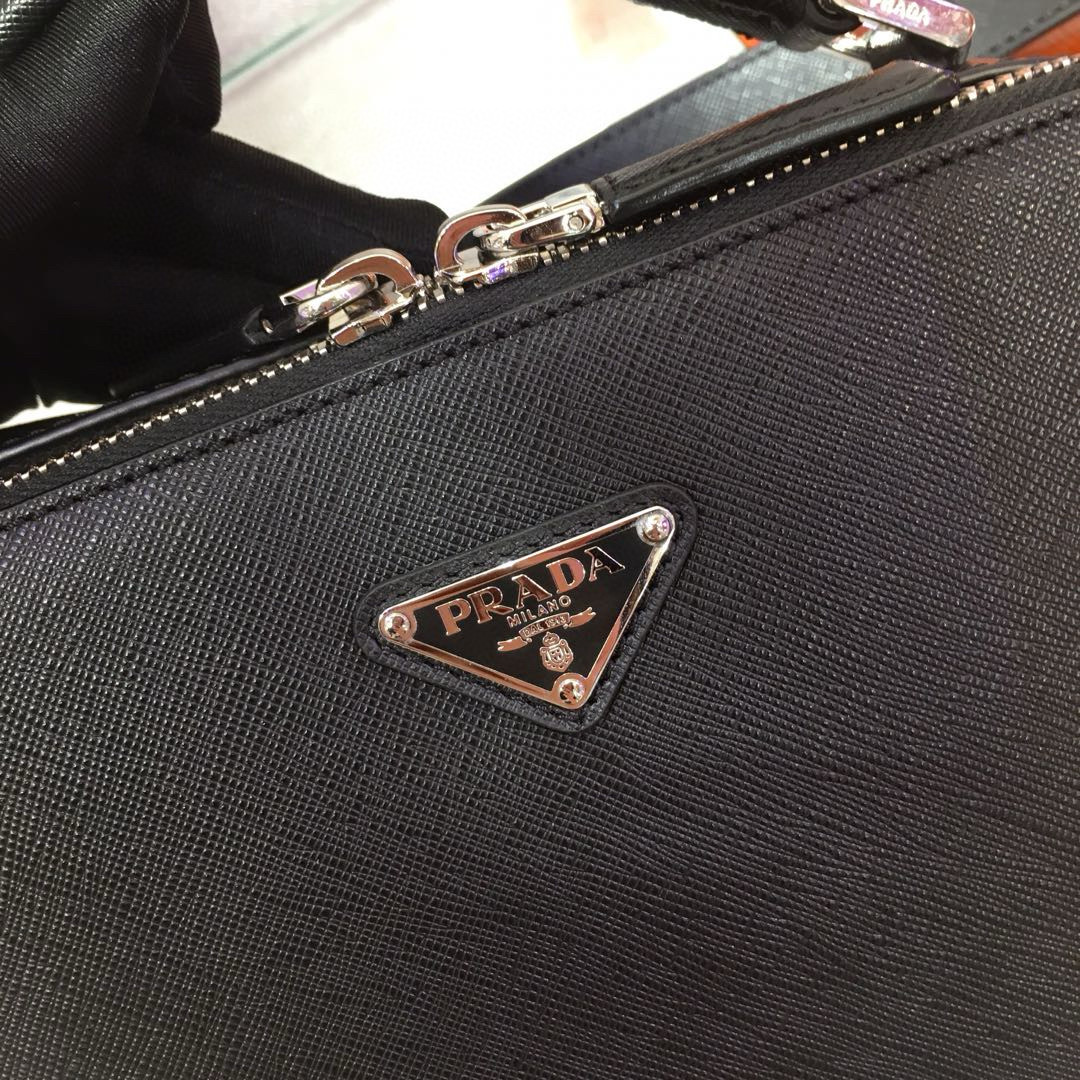 Prada Saffiano Leather Messenger Bag - Stylish & Functional Design 3 i1753775493813 7348 0 2