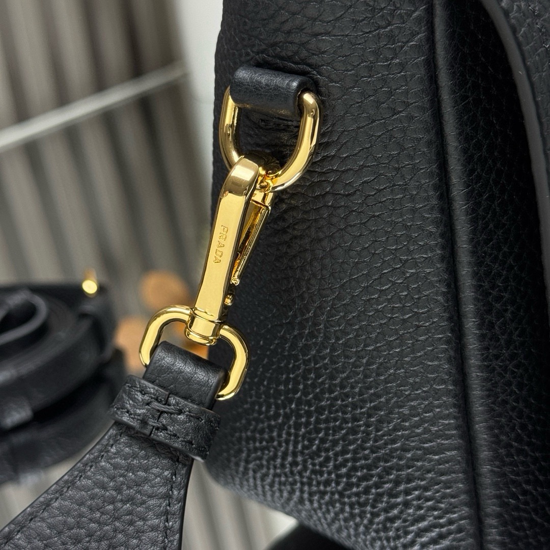 Prada 1BD314 Leather Shoulder Bag with Interchangeable Straps 6 i1754023064971 657 0 5