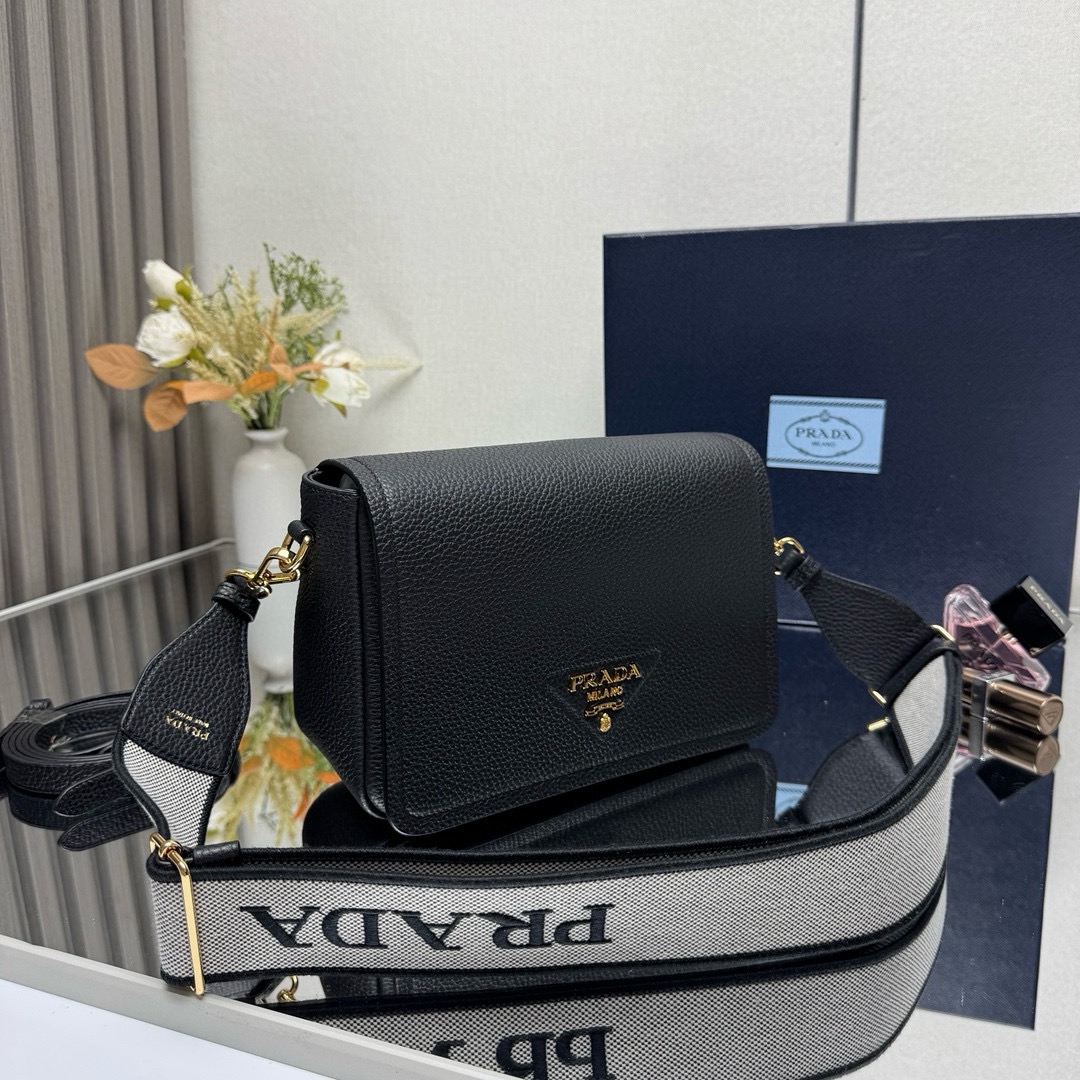 Prada 1BD314 Leather Shoulder Bag with Interchangeable Straps 3 i1754023066517 7553 0 2