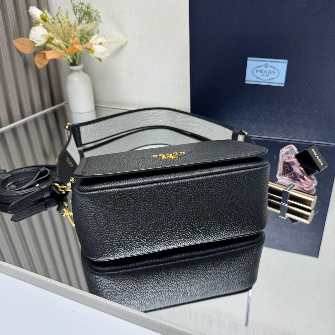 Prada 1BD314 Leather Shoulder Bag with Interchangeable Straps 4 i1754023066518 923 0 3