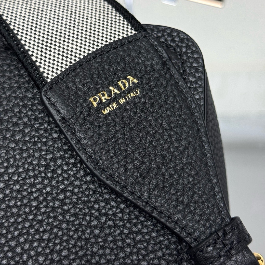 Prada 1BD314 Leather Shoulder Bag with Interchangeable Straps 7 i1754023066519 9060 0 6