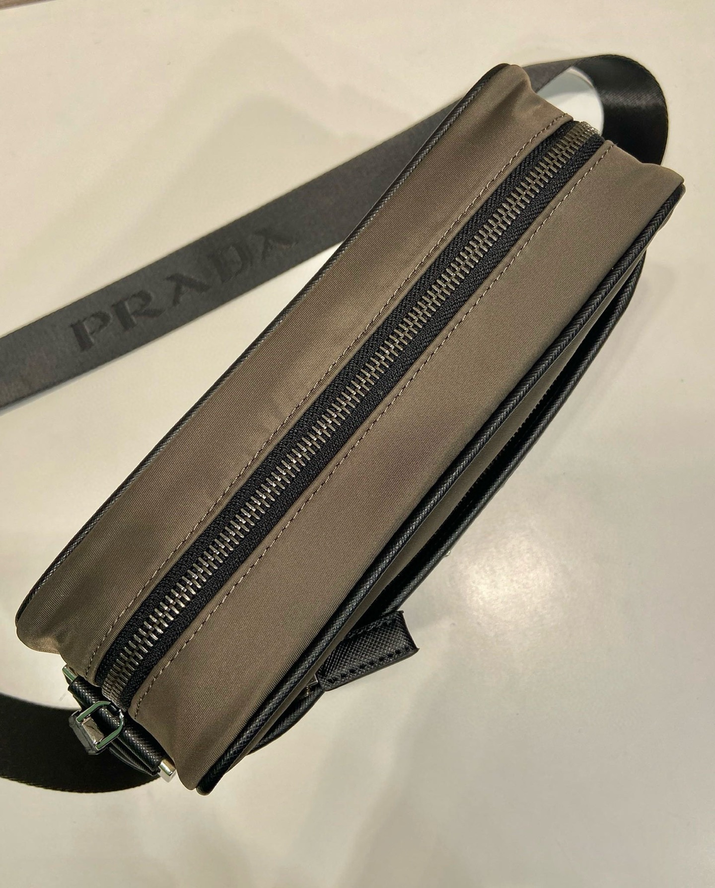 Prada Nylon Messenger Bag with Saffiano Leather Trim - Stylish & Practical 6 i1754026620830 6794 0 4