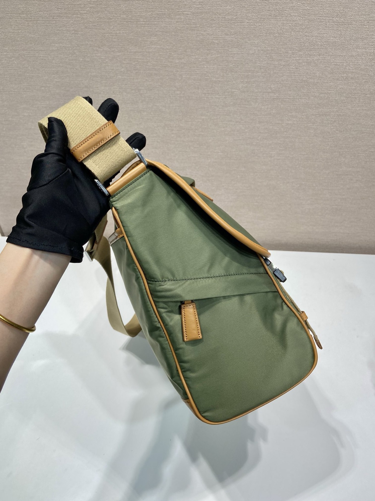 Prada Re-Nylon Messenger Bag with Leather Trim - Stylish and Functional 6 i1754639531961 2786 0 4