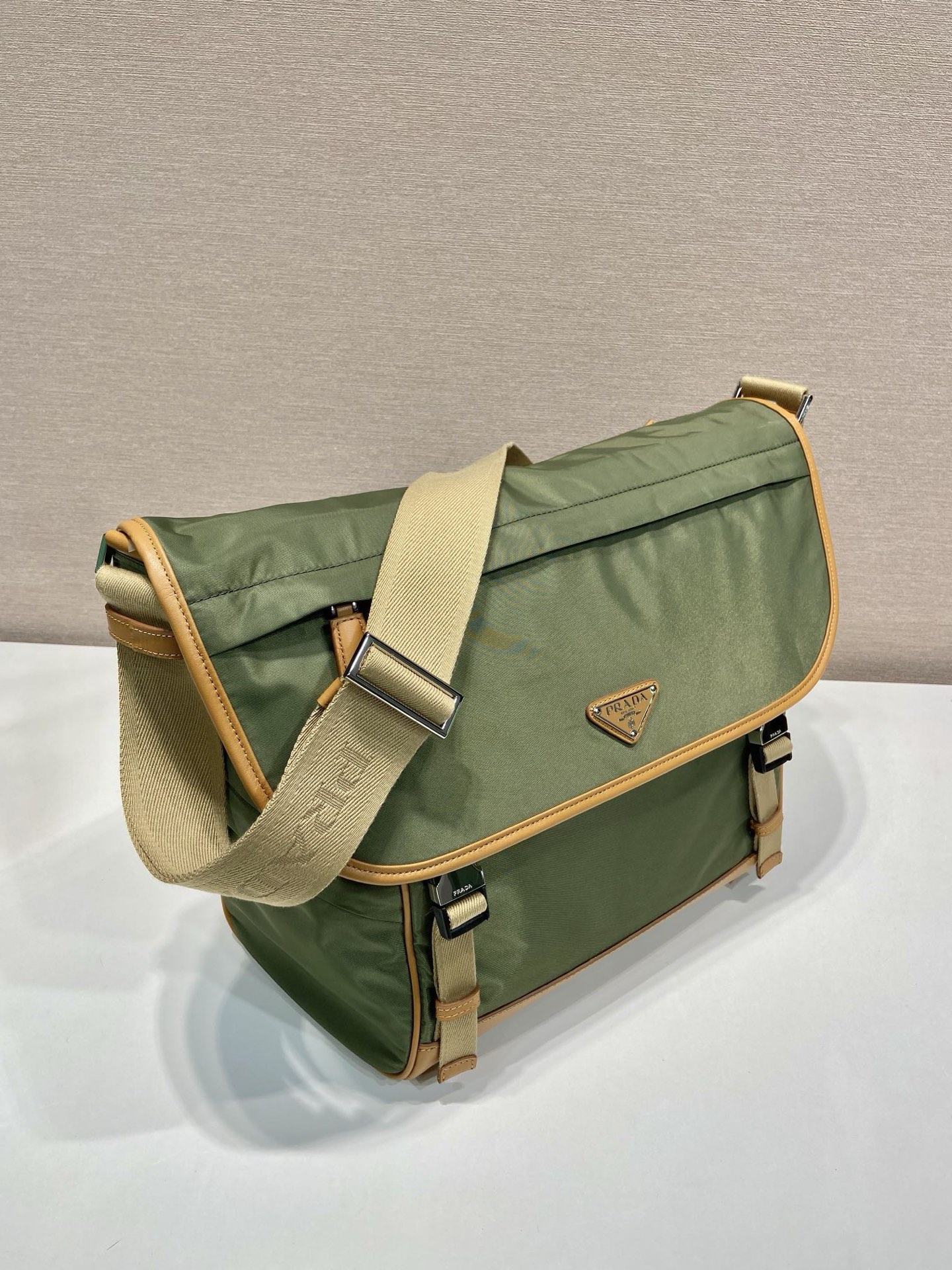 Prada Re-Nylon Messenger Bag with Leather Trim - Stylish and Functional 4 i1754639532147 5525 0 2