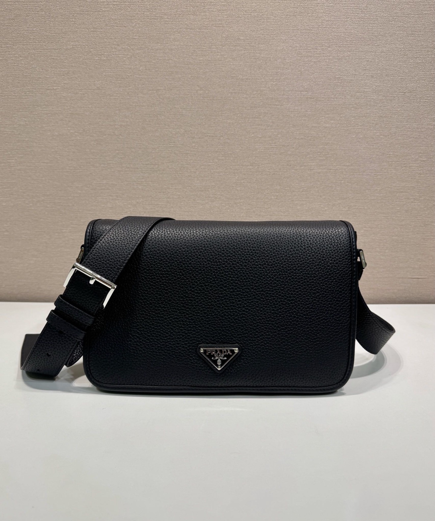 Prada Leather Messenger Bag - Stylish and Functional Shoulder Bag for Men 2 i1754639928295 7250 0 0