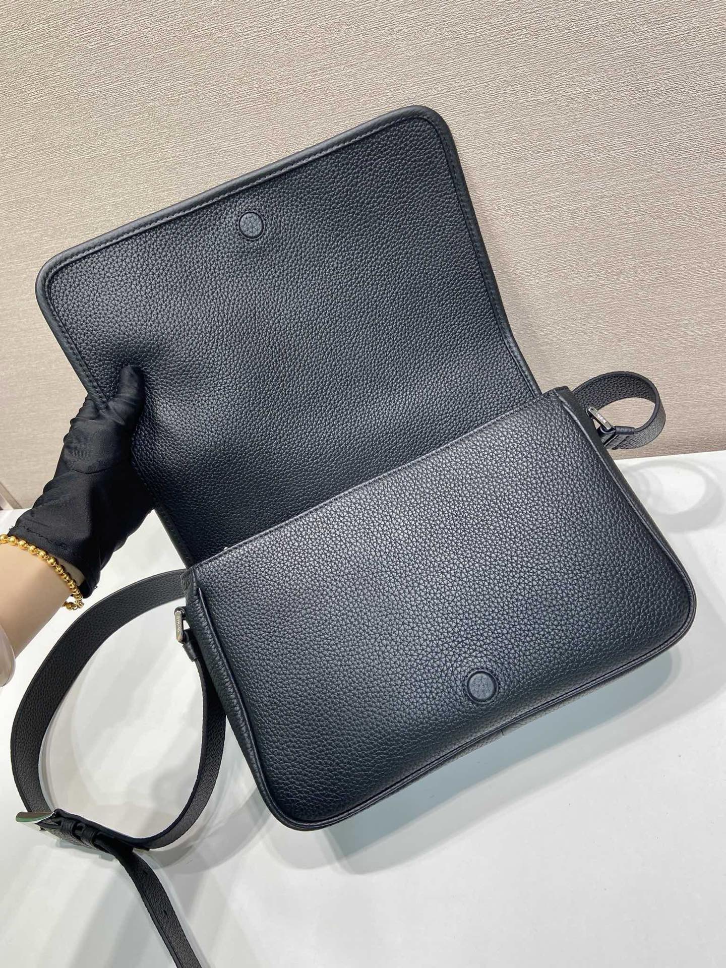 Prada Leather Messenger Bag - Stylish and Functional Shoulder Bag for Men 8 i1754639928452 756 0 6