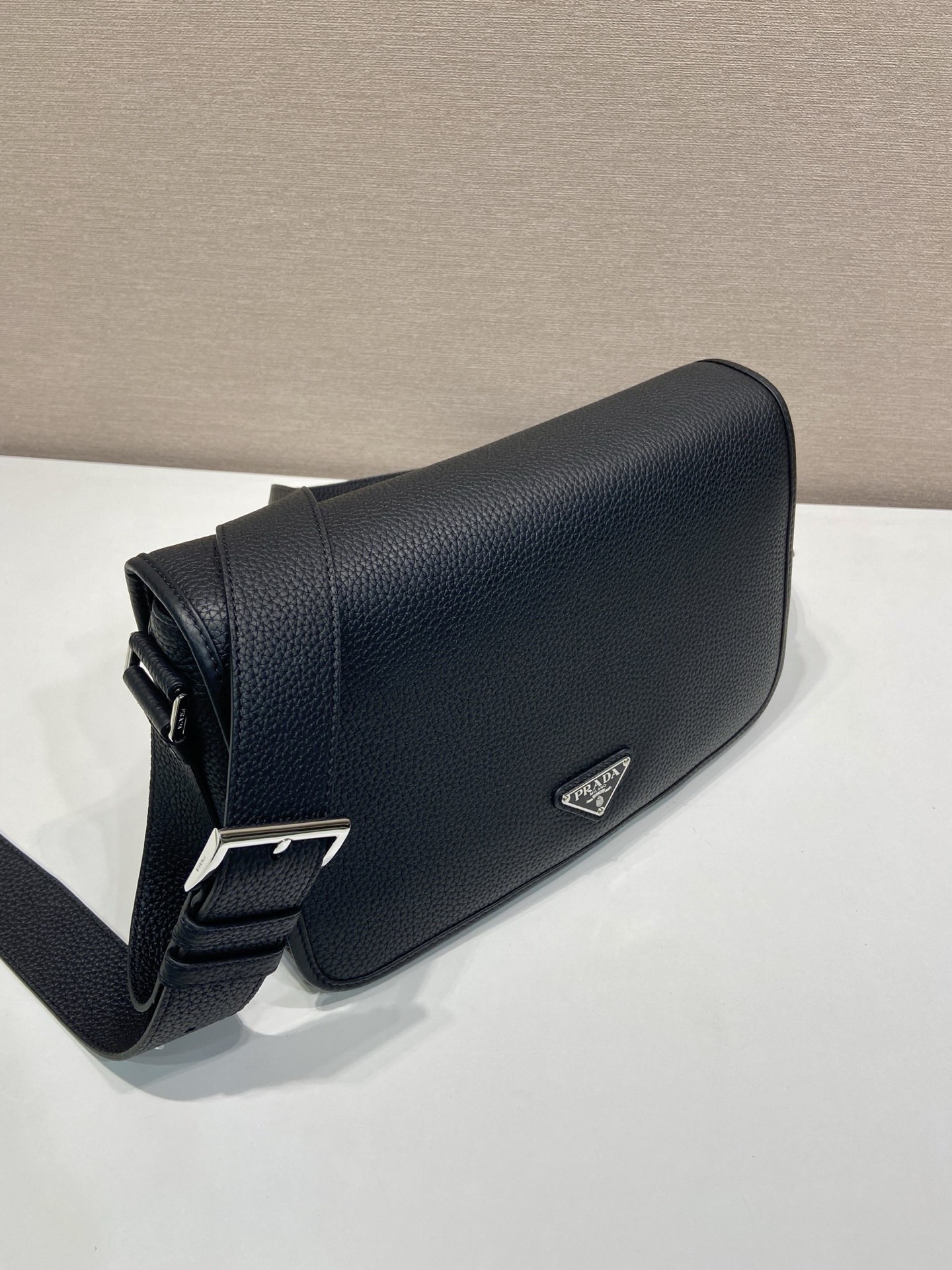 Prada Leather Messenger Bag - Stylish and Functional Shoulder Bag for Men 3 i1754639928463 259 0 1