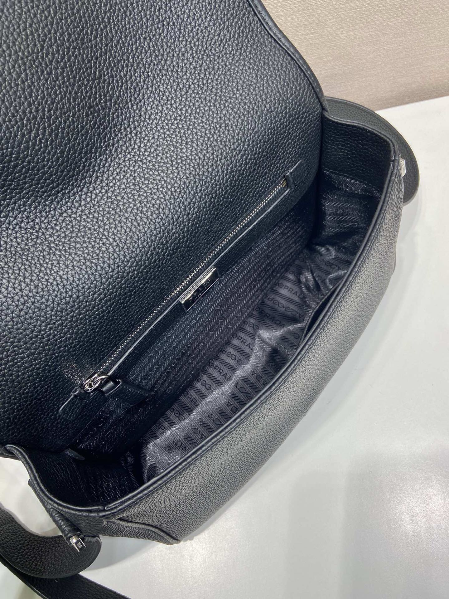 Prada Leather Messenger Bag - Stylish and Functional Shoulder Bag for Men 9 i1754639932024 6212 0 7