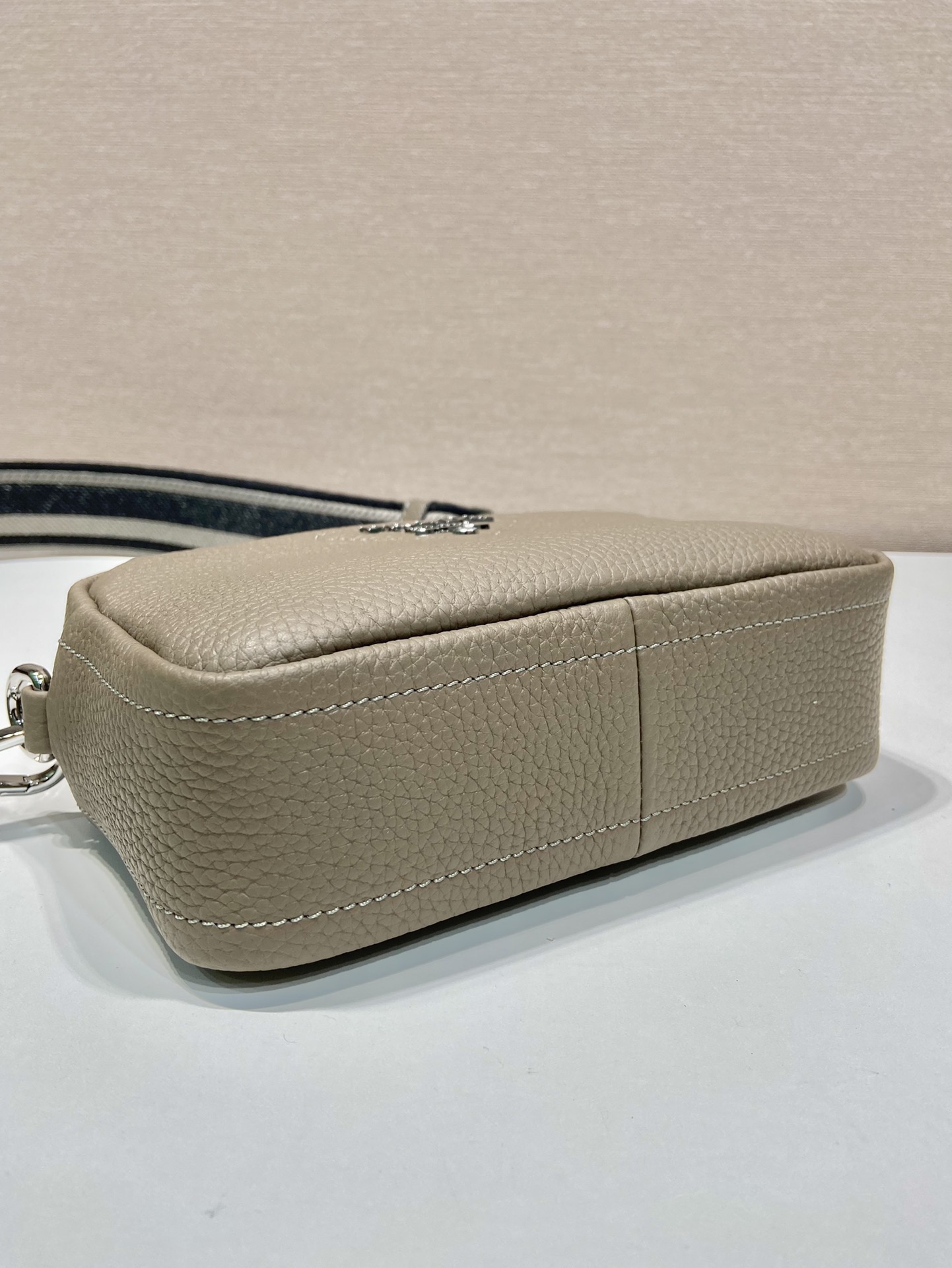 Prada 1BH192 Leather Crossbody Bag with Detachable Straps 6 i1755357091056 9820 0 5