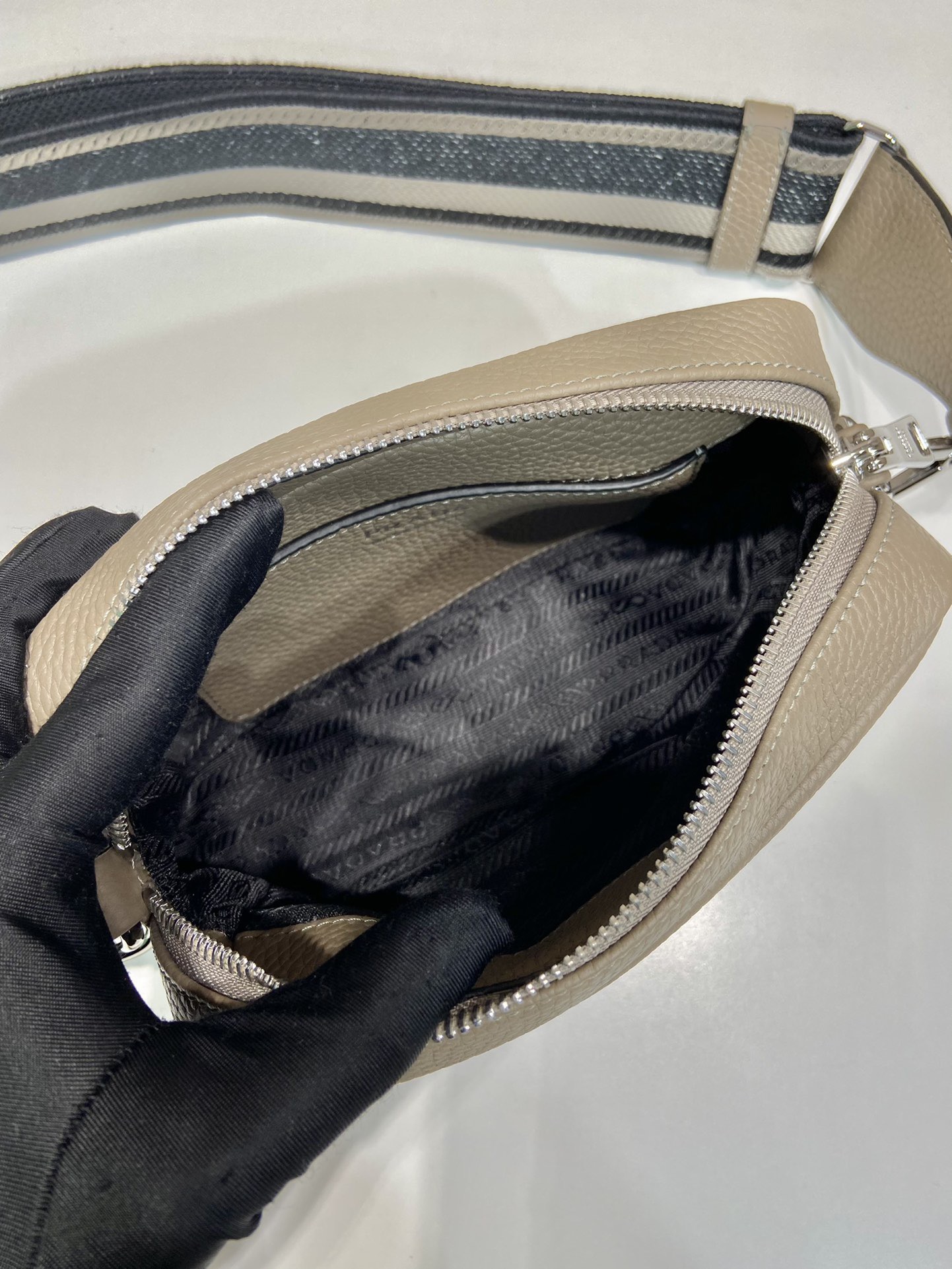 Prada 1BH192 Leather Crossbody Bag with Detachable Straps 8 i1755357091059 2359 0 7