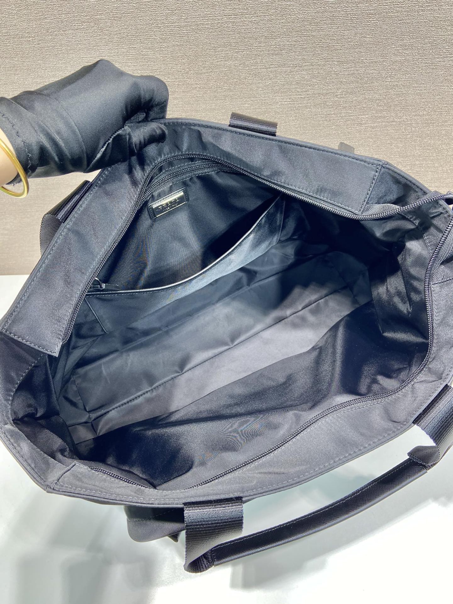 Prada Nylon Tote Bag - Versatile and Stylish Carryall (2VG097) 9 i1755748193165 1763 0 7
