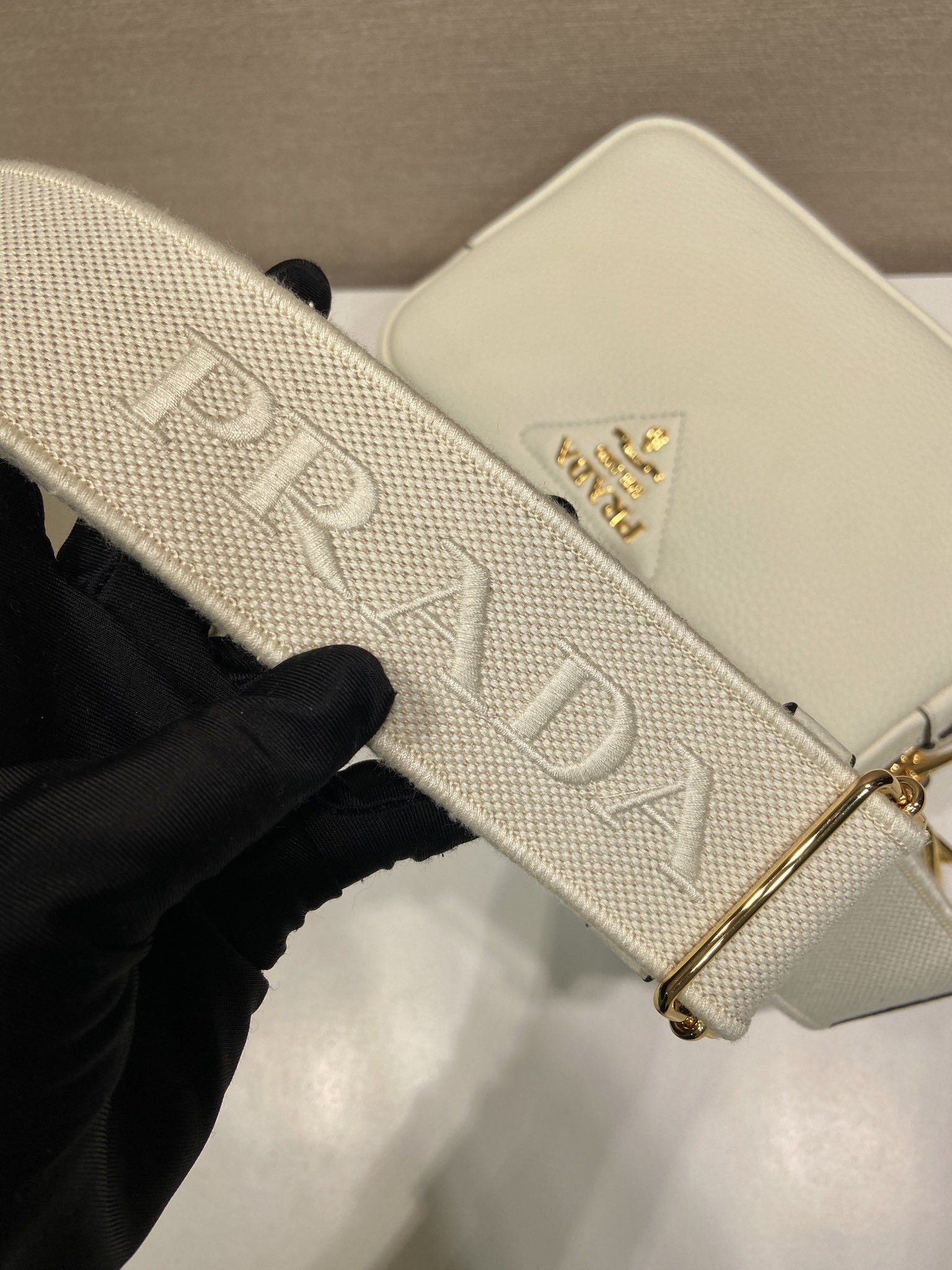 Prada Leather Crossbody Bag with Adjustable Strap - Stylish & Versatile 8 i1756371814370 540 0 6