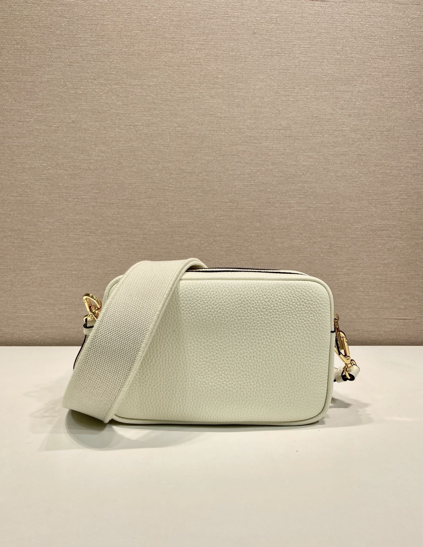 Prada Leather Crossbody Bag with Adjustable Strap - Stylish & Versatile 5 i1756371814994 1276 0 3