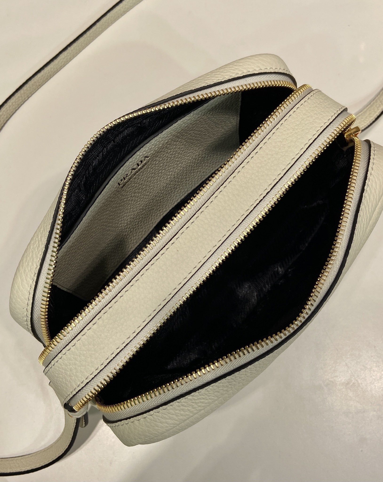 Prada Leather Crossbody Bag with Adjustable Strap - Stylish & Versatile 10 i1756371816938 4040 0 8