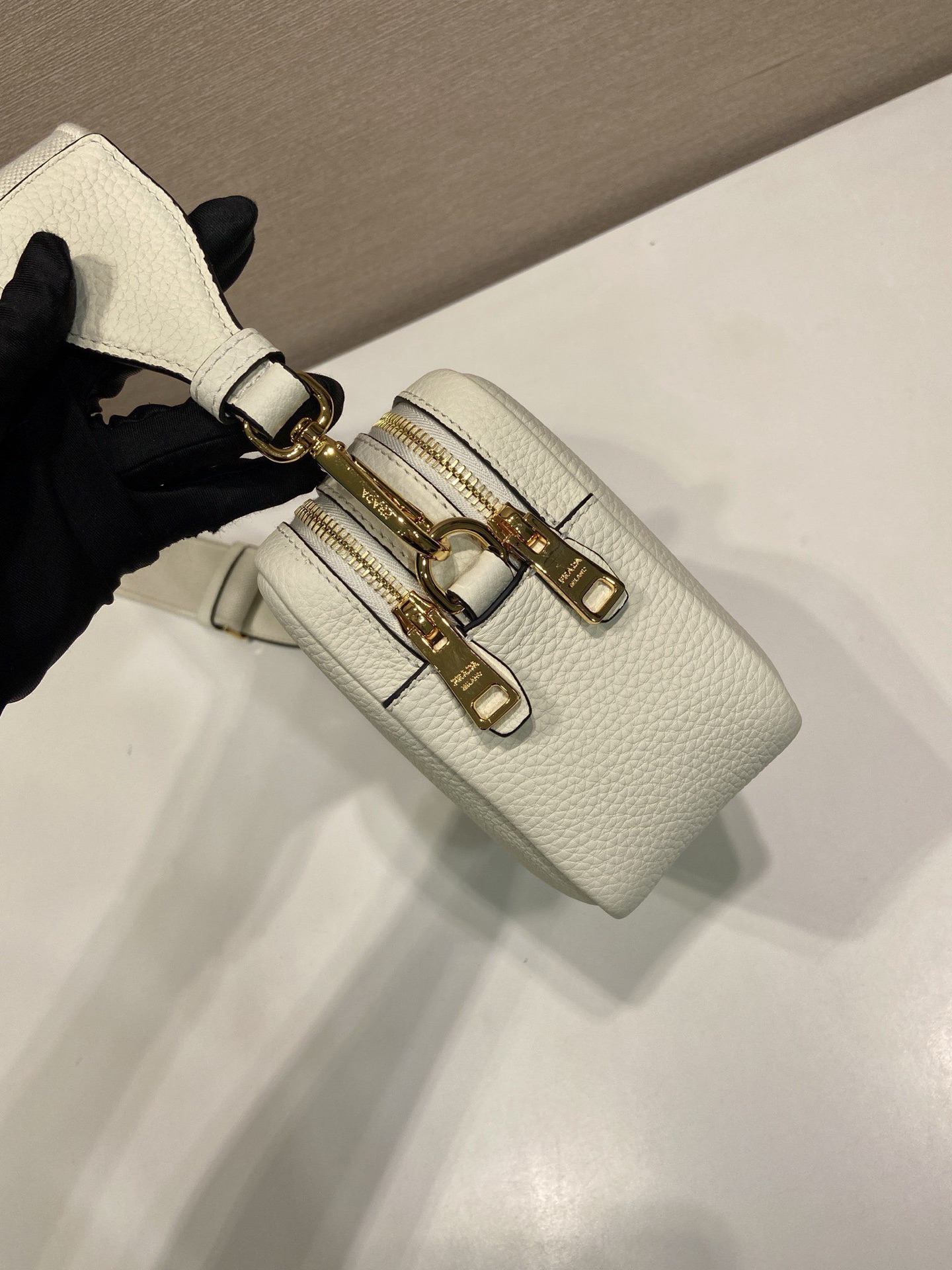 Prada Leather Crossbody Bag with Adjustable Strap - Stylish & Versatile 6 i1756371817486 3715 0 4