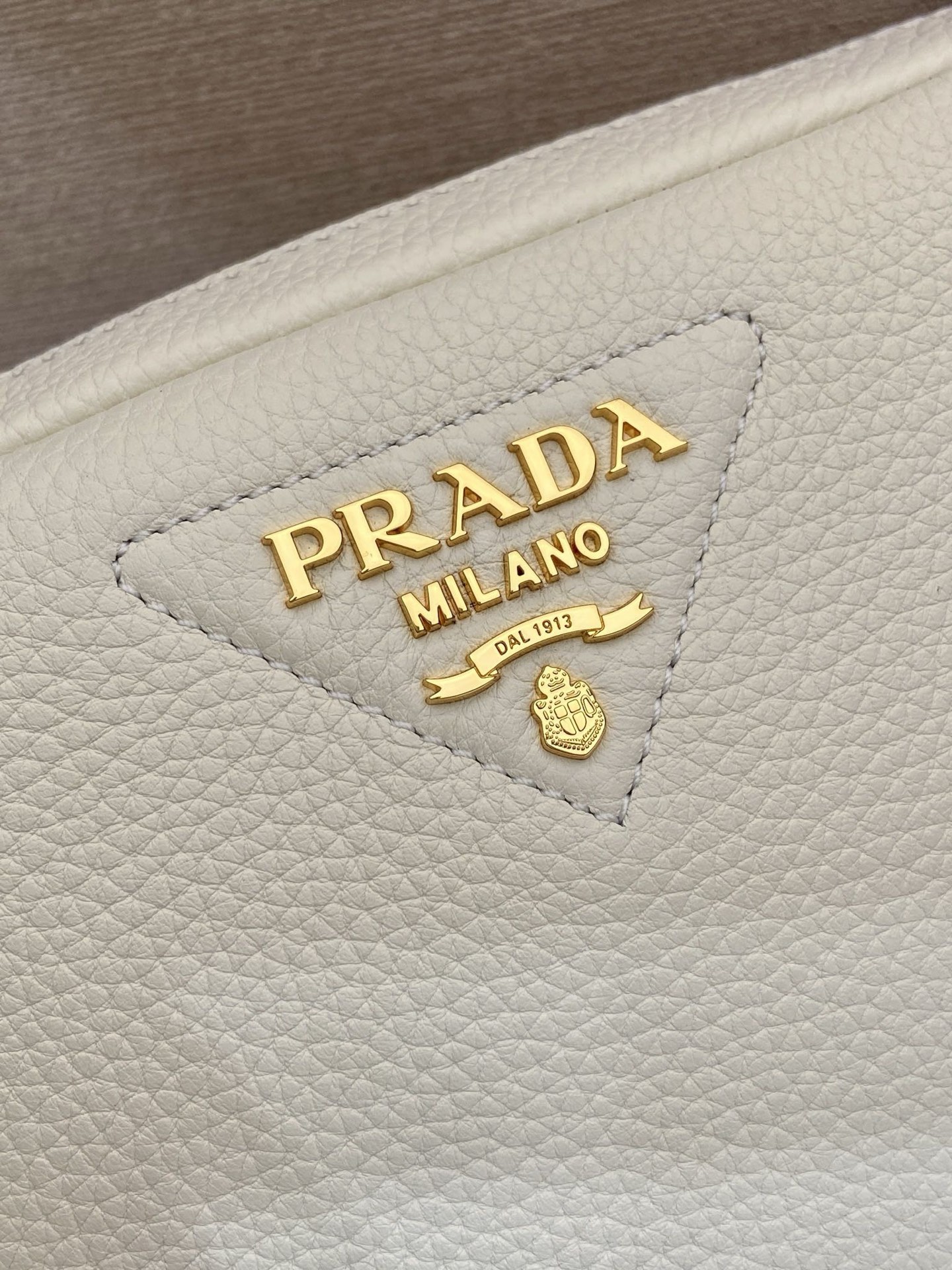 Prada Leather Crossbody Bag with Adjustable Strap - Stylish & Versatile 9 i1756371817515 8944 0 7
