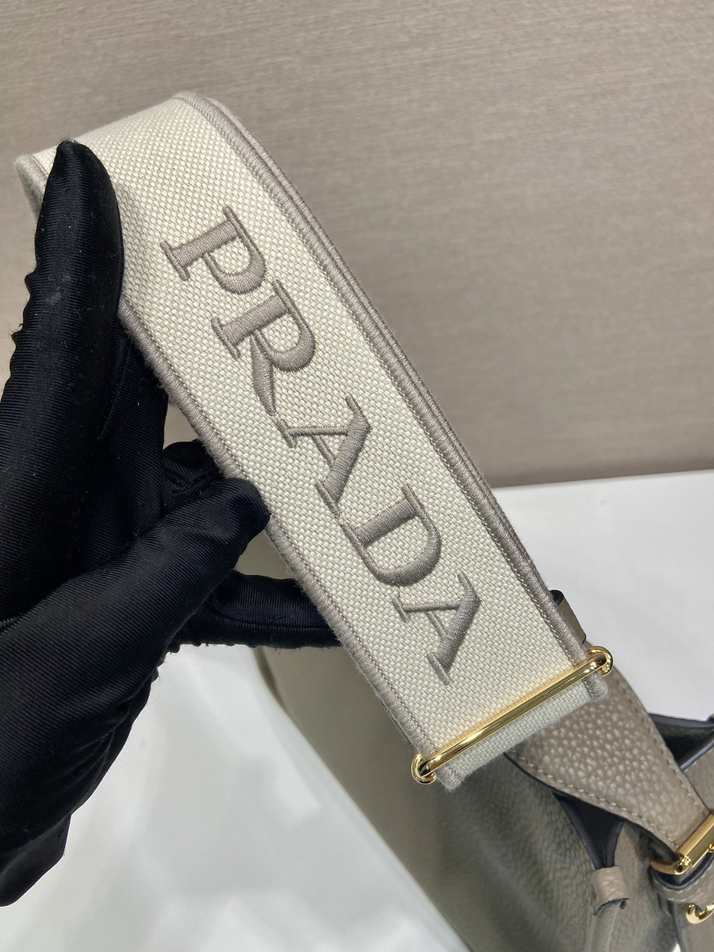 Prada Leather Mini Shoulder Bag with Logo Strap - Modern & Stylish 6 i1756372558794 423 0 4