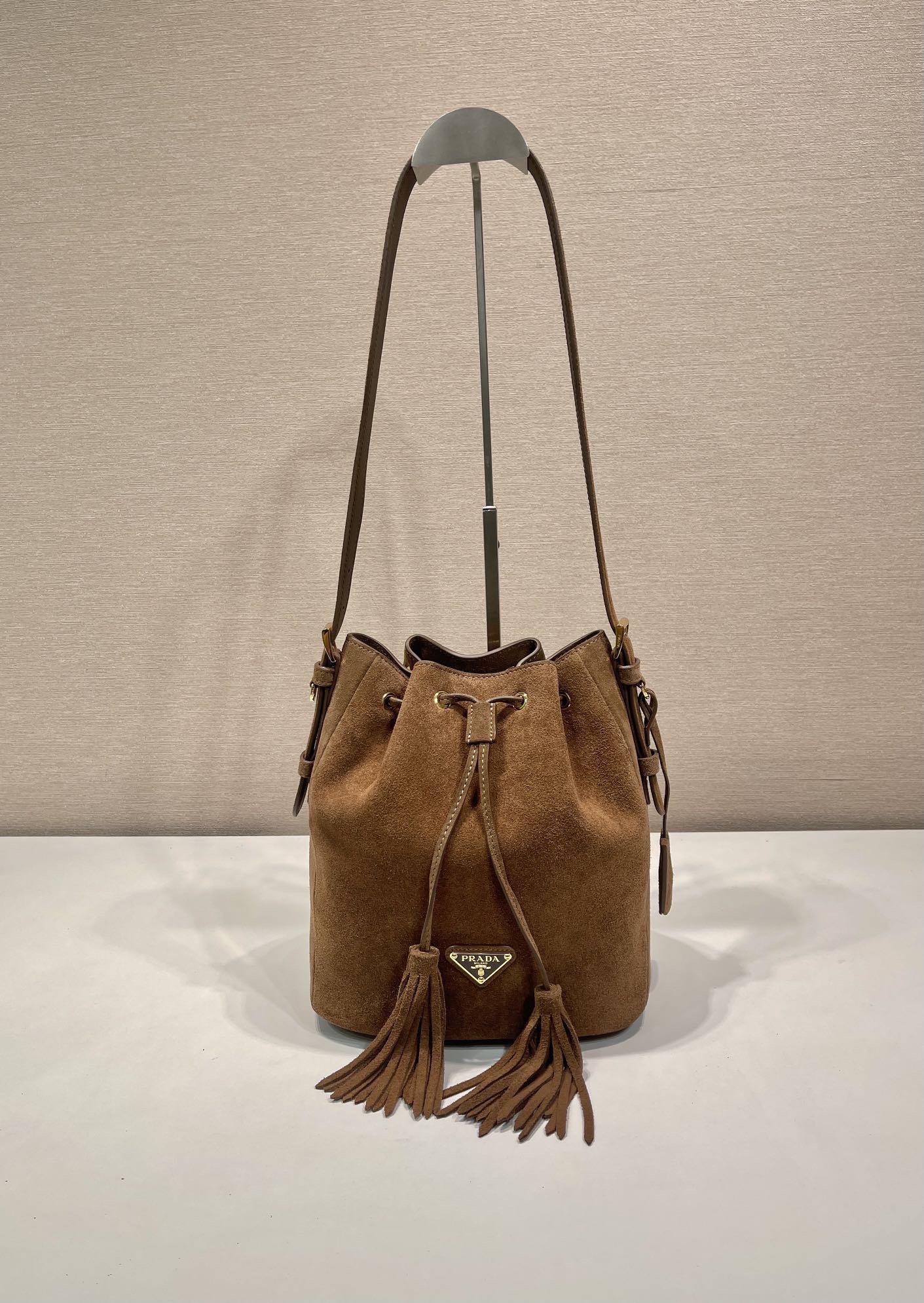 Prada Suede Bucket Bag with Tassel Drawstring Closure - Stylish & Versatile 2 i1756800120391 2177 0 1