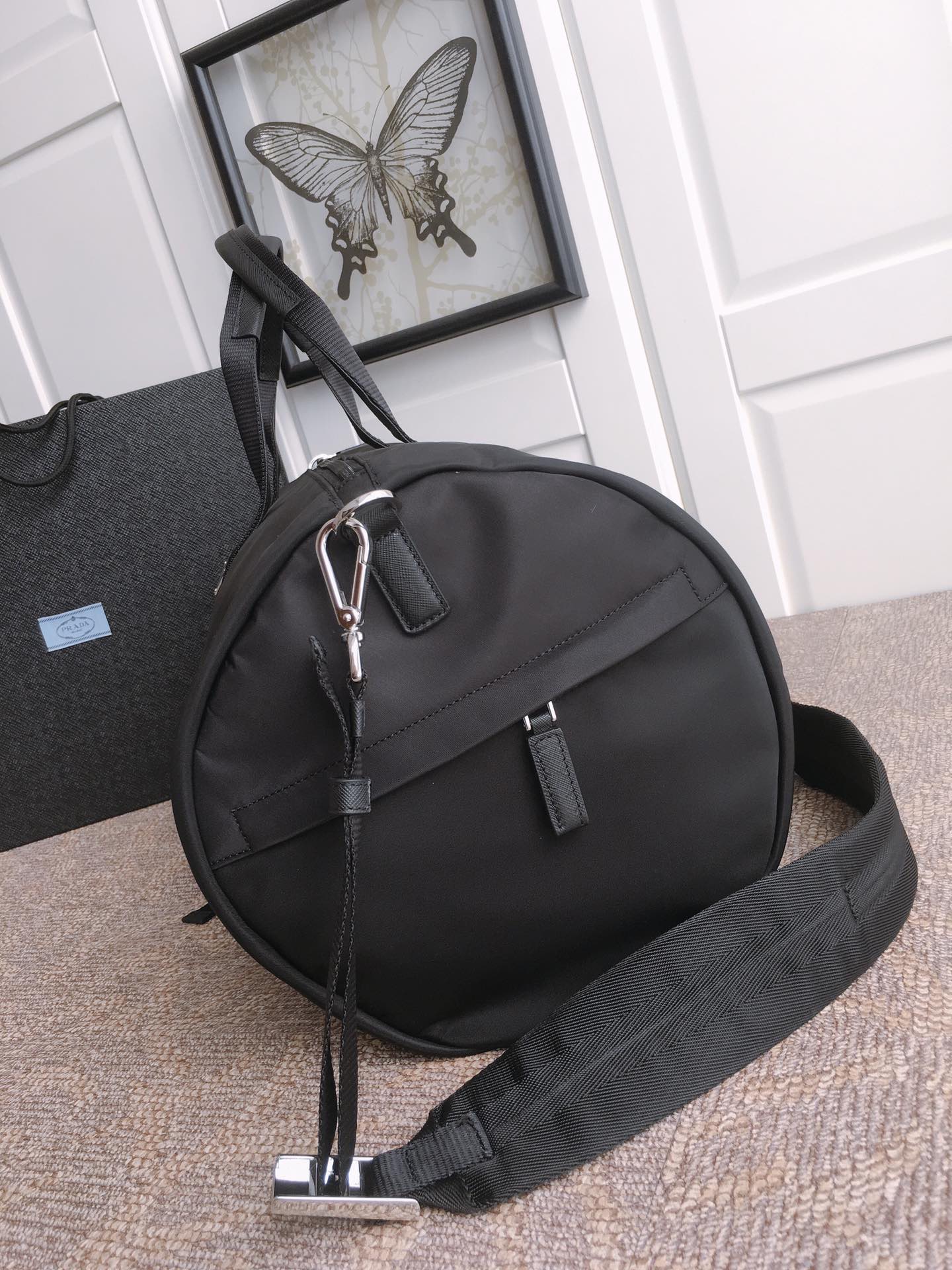 Prada Black Travel Bag with Signature Triangle Logo - Lightweight & Durable 5 i1756971921741 8133 0 3